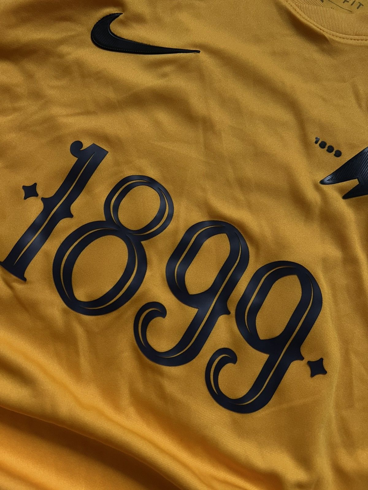 Nike Torquay United 2019-20 Nike t-shirt football jersey sz M #23 Size US M / EU 48-50 / 2 - 5 Thumbnail