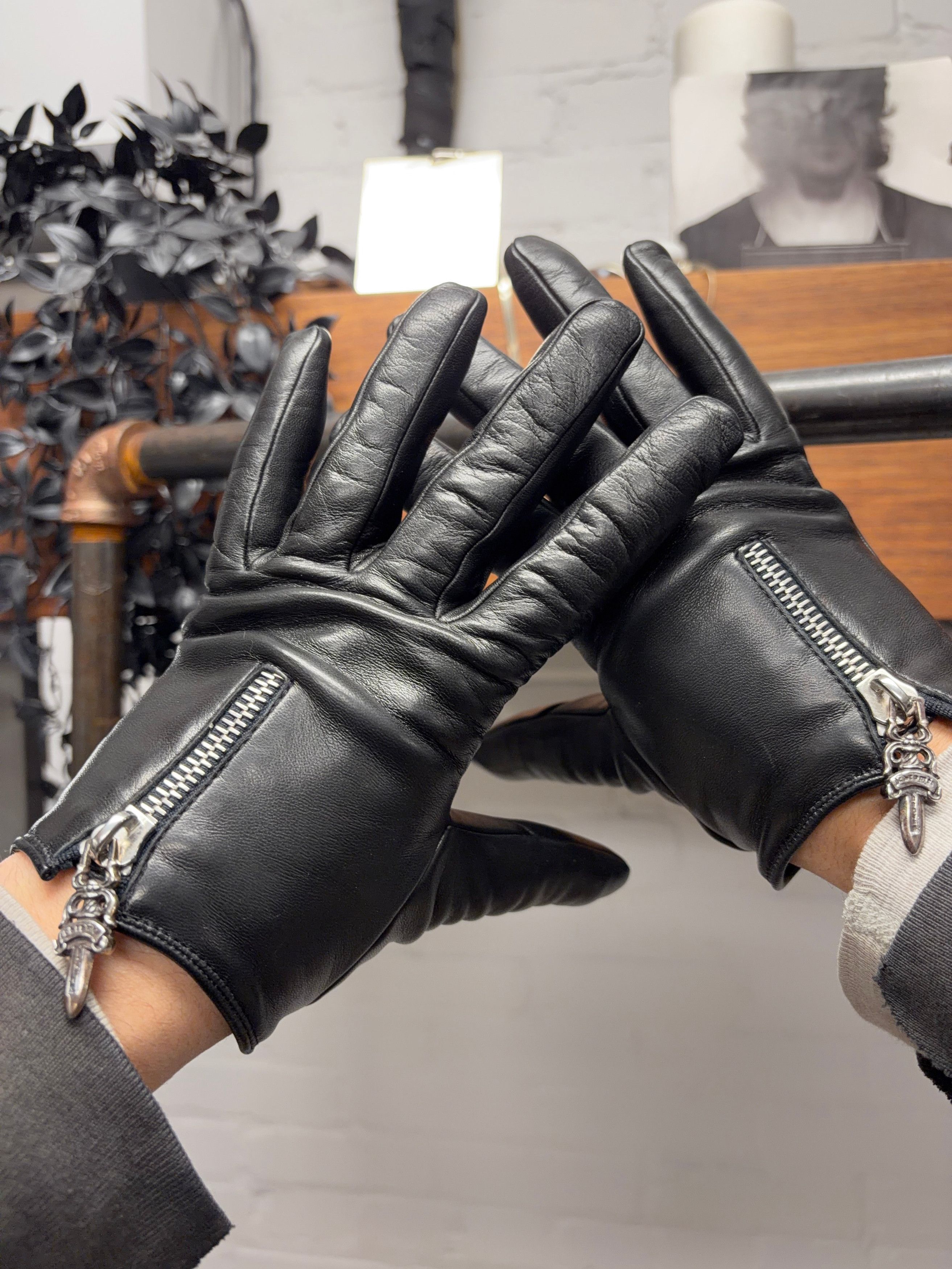 Chrome Hearts Chrome Hearts Dagger Zip Lambskin Leather Wool Lined Gloves Size ONE SIZE - 1 Thumbnail