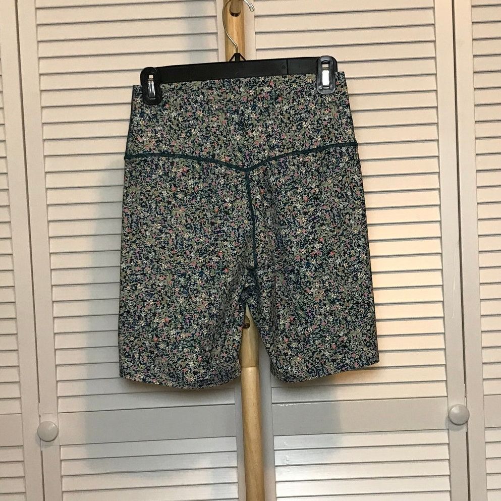 Other Sage Floral High-Waisted Stretchy Activewear Shorts L Size 26" / US 2 / IT 38 - 2 Thumbnail