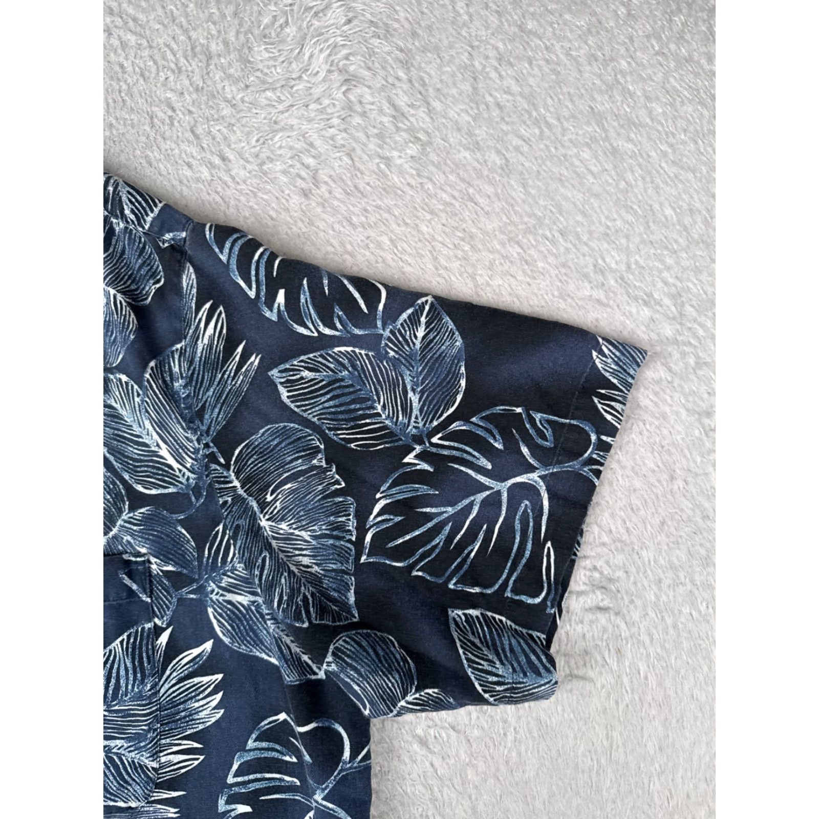 Vintage Caribbean Shirt Men XL Blue Floral Leaf Silk Blend Hawaiian Button Up Size US XL / EU 56 / 4 - 2 Thumbnail