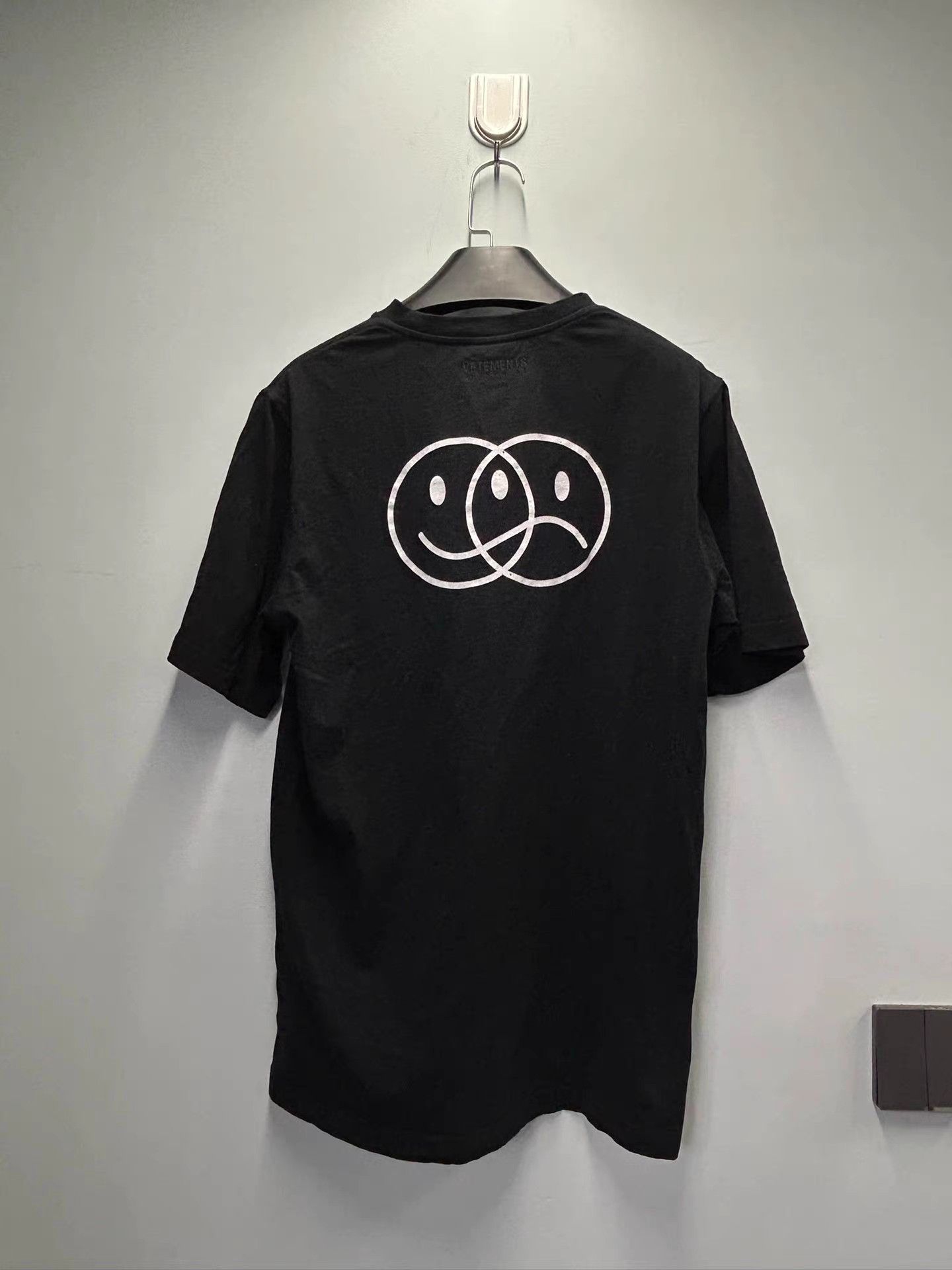 Vetements VETEMENTS classic smiley print short-sleeve T-shirt Size US S / EU 44-46 / 1 - 2 Thumbnail