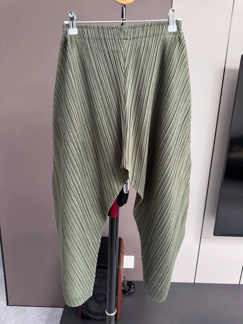 Issey Miyake Issey Miyake size:3 Military green thick balloon pants Size 22" - 2 Thumbnail