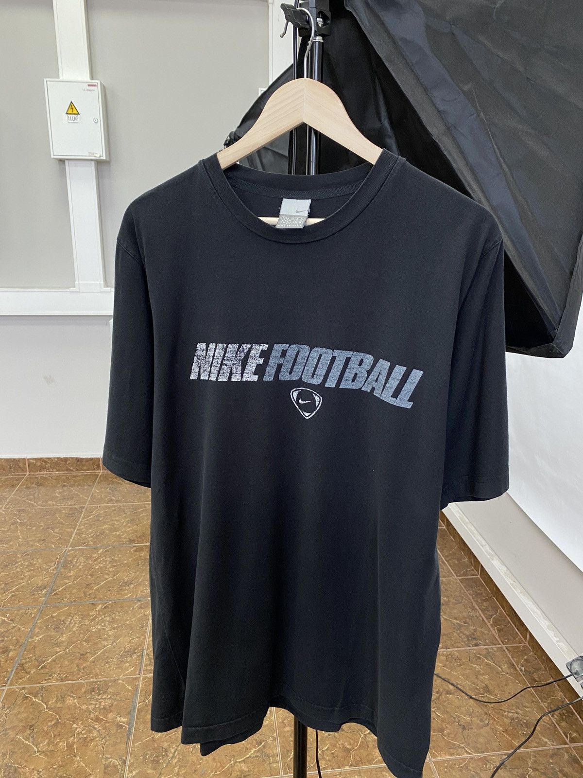 Nike 🏈🇺🇸 Vintage 90s Nike Football T-Shirt Rare Retro Hype Y2K Size US L / EU 52-54 / 3 - 1 Thumbnail