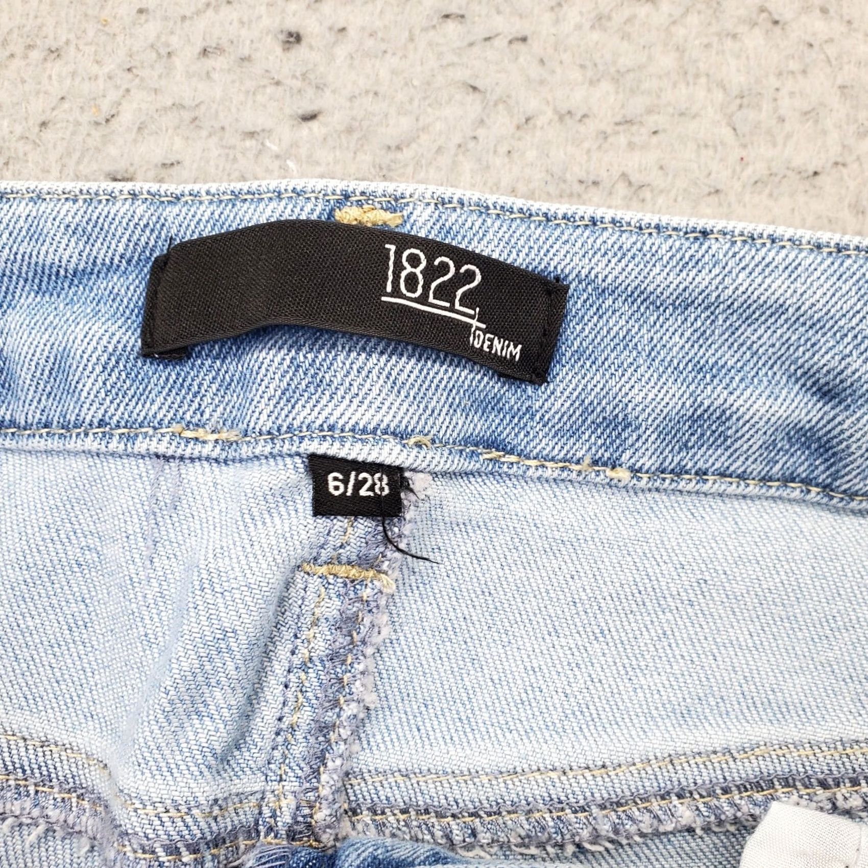 Vintage 1822 Denim Womens 6 Bermuda Shorts High Rise 5 Pocket Denim Blue Size 6 Pockets 6.75" Inseam Summer Style: Bermuda Women’s Size 6 Blue Size 28" / US 6 / IT 42 - 6 Thumbnail