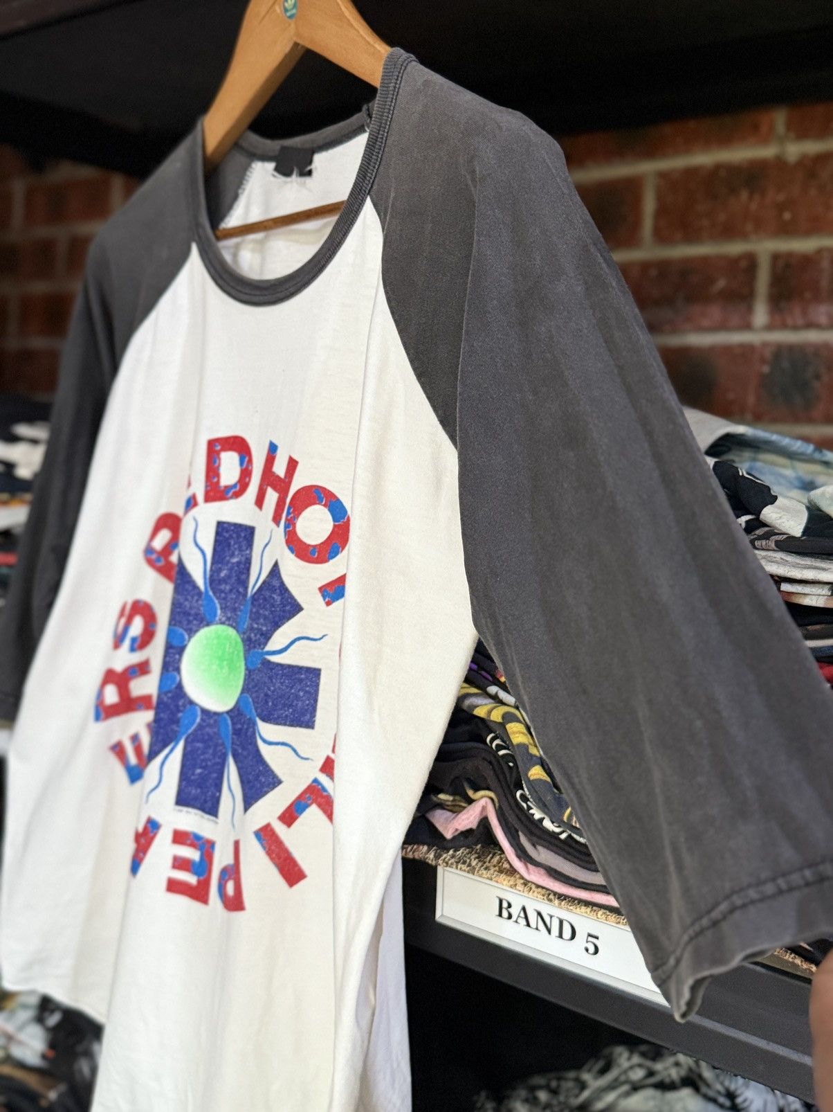 Band Tees Vintage 3q Red Hot Chili Peppers Boxy Sun Faded Tee Size US L / EU 52-54 / 3 - 8 Thumbnail
