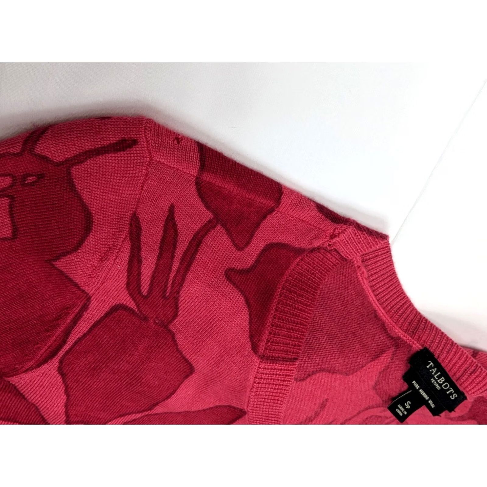 Talbots Talbots Cardigan Women S Petite Merino Wool Red Pink Rose Floral Abstract Knit Crew Neck Buttons Size S / US 4 / IT 40 - 5 Thumbnail