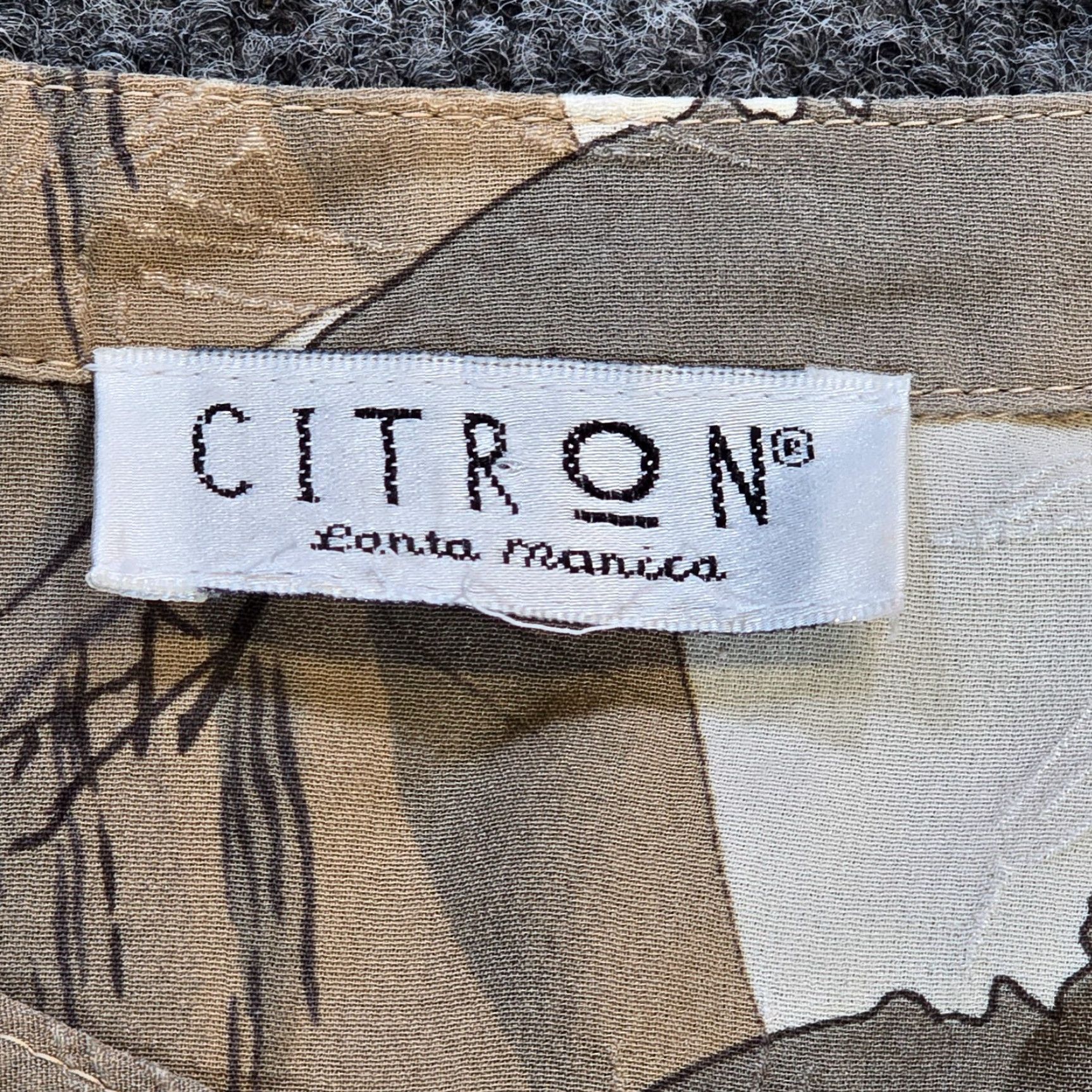 Vintage VINTAGE Citron Santa Monica Top Womens Size Medium Beige Silk Embossed Art Casual Capsul Size M / US 6-8 / IT 42-44 - 4 Thumbnail