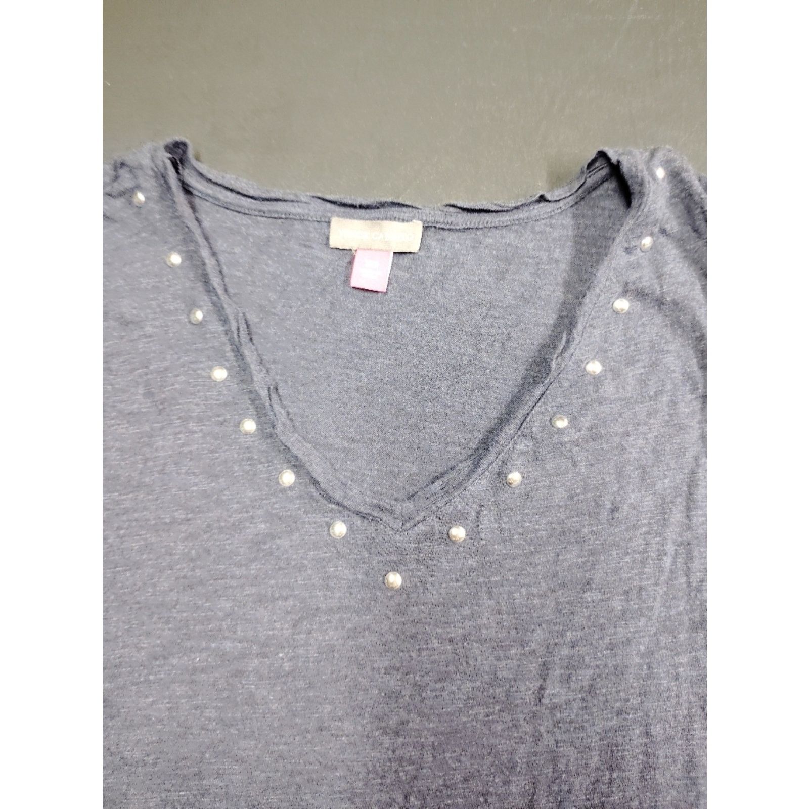 Vince Camuto Vince Camuto Heather Gray V-Neck Short Sleeve Tee with Studs Size XXS / US 00 / IT 34 - 2 Thumbnail