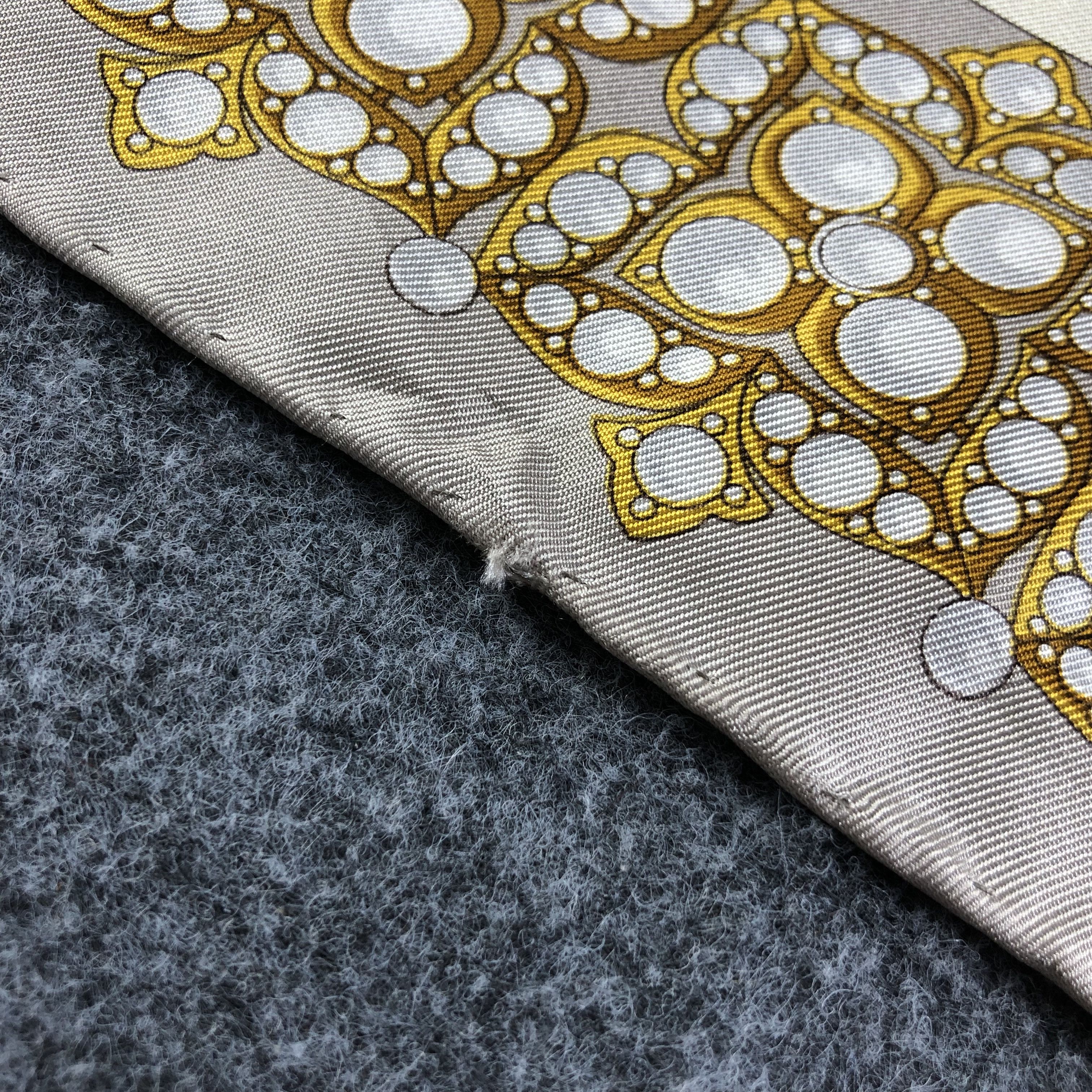 Japanese Brand Valentino Floral Luxury Silk Scarf M480 Size ONE SIZE - 8 Thumbnail