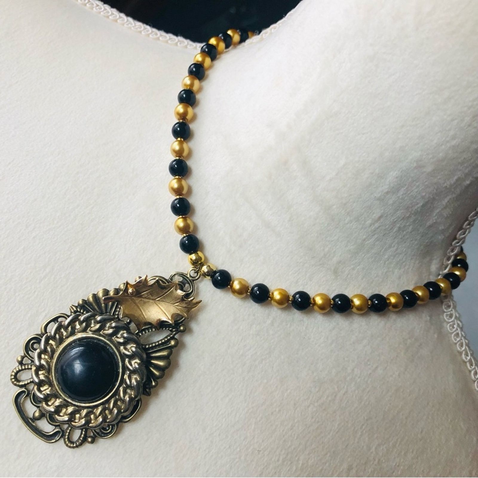 Handmade Handcrafted repurpose leaf medallion filigree Pearl necklace Size ONE SIZE - 1 Thumbnail