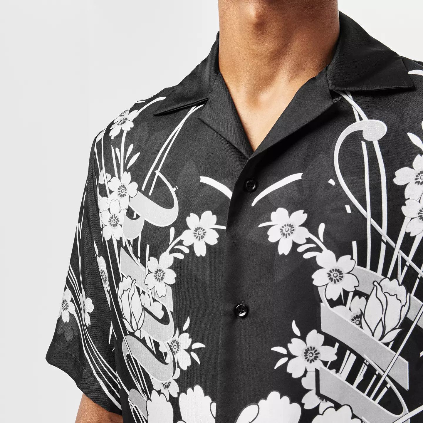 Amiri o1g2r1mq0426 Floral Relaxed Fit Bowling Shirt in Black/White Size US L / EU 52-54 / 3 - 5 Thumbnail