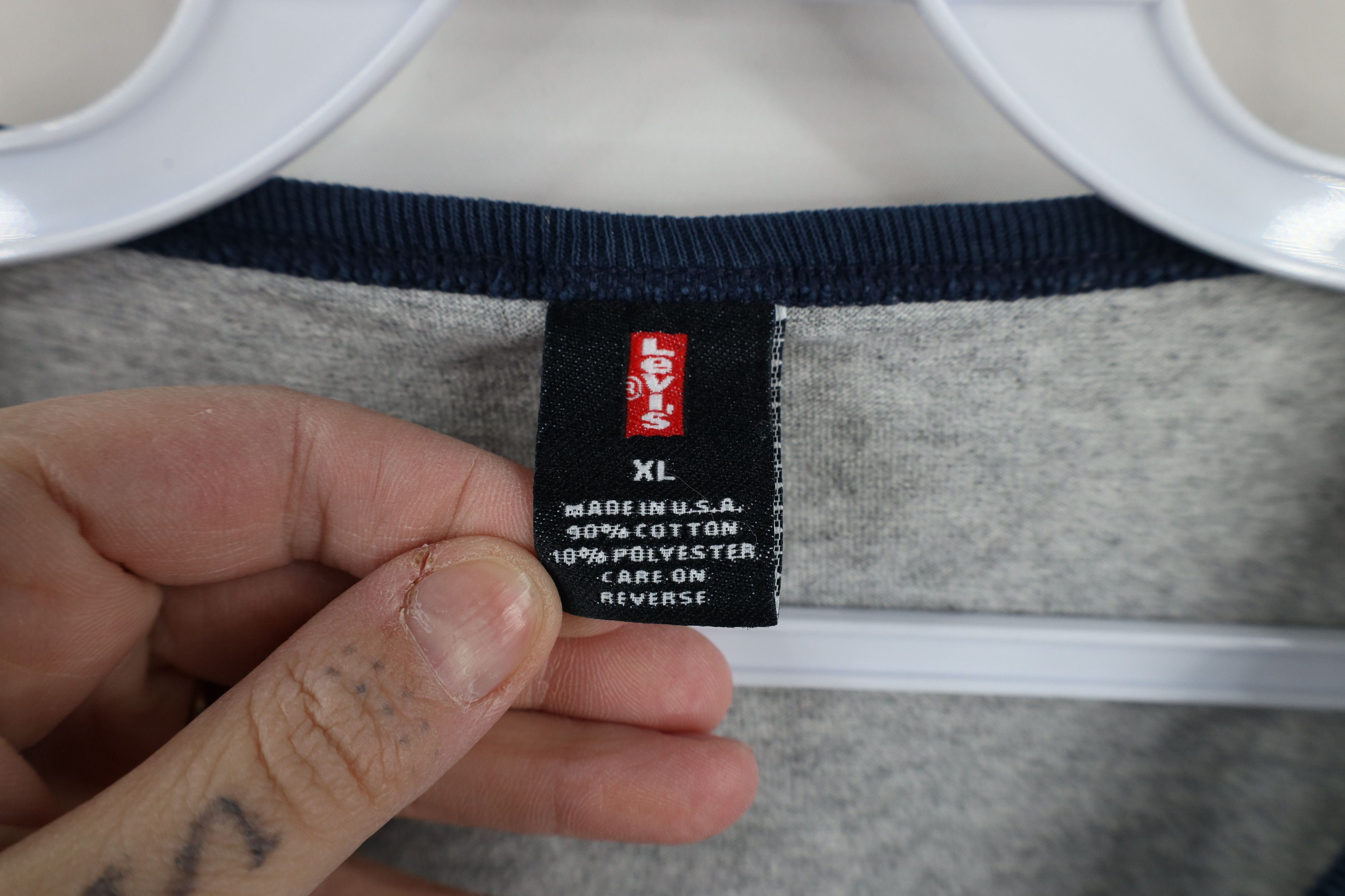 Levi's × Vintage Vintage 90s Levis Spell Out USA V-Neck T-Shirt Gray USA Size US XL / EU 56 / 4 - 6 Thumbnail