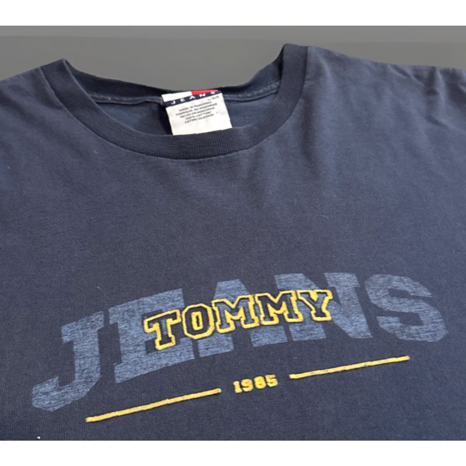 Tommy Hilfiger VINTAGE Tommy Hilfiger Tommy Jeans T-Shirt Men L Navy Blue Yellow Hip Hop 90s Y2K style Size US 33 - 2 Thumbnail