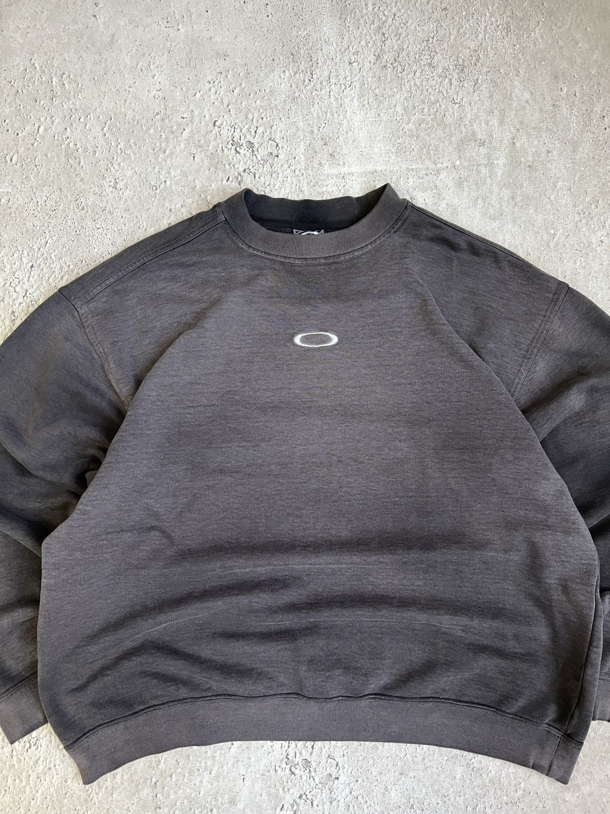Oakley Oakley rare 2000s sun faded y2k crewneck sweatshirt Size US XL / EU 56 / 4 - 3 Thumbnail
