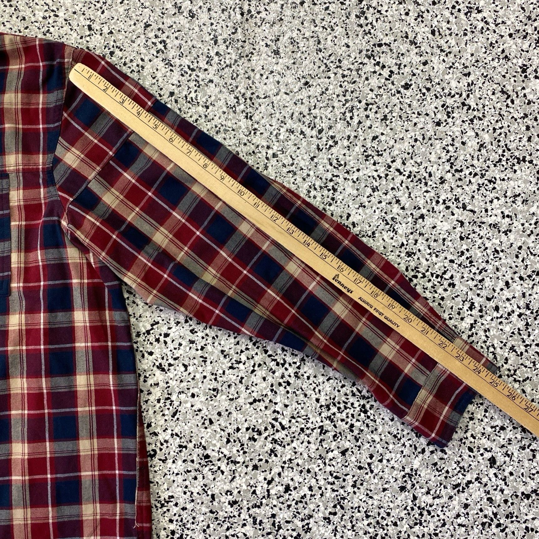 Wrangler Wrangler ATG Shirt Mens Medium Red Plaid Flannel Long Sleeve Button-Up Pocketed Casual Workwear Boys? Size US M / EU 48-50 / 2 - 4 Thumbnail