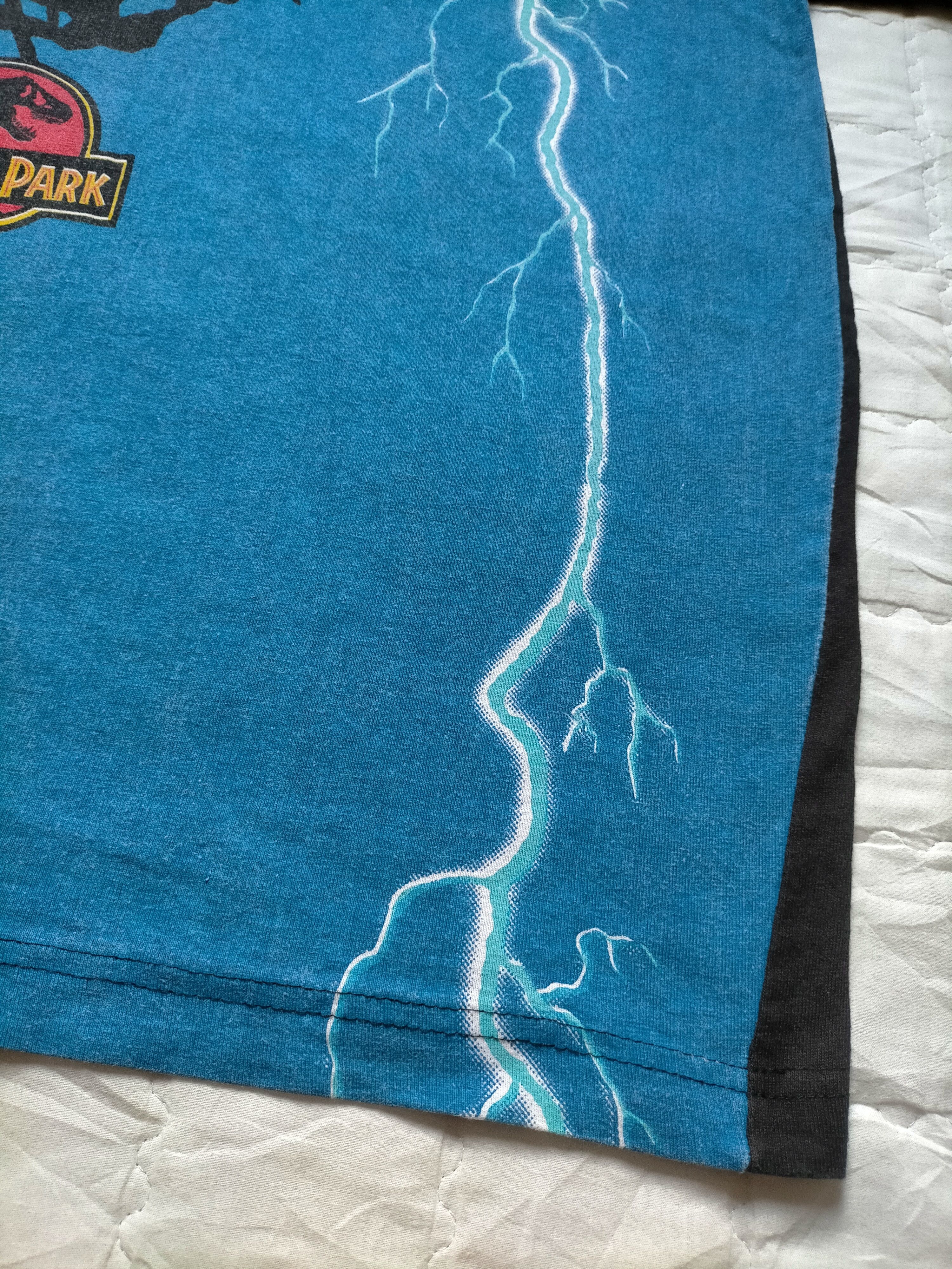 Vintage Vintage 1993 Jurassic Park tee Size US L / EU 52-54 / 3 - 6 Thumbnail