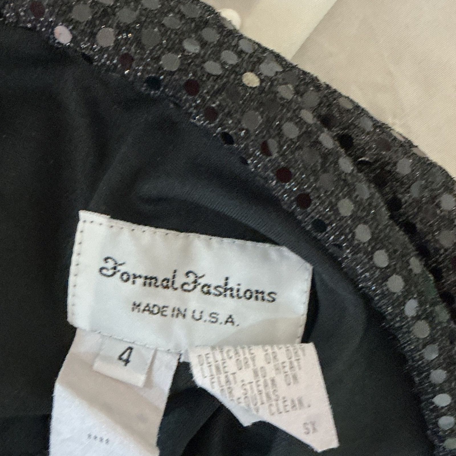 Other Vintage Black Evening Gown Made in USA Sequin Neckline Size S / US 4 / IT 40 - 3 Thumbnail