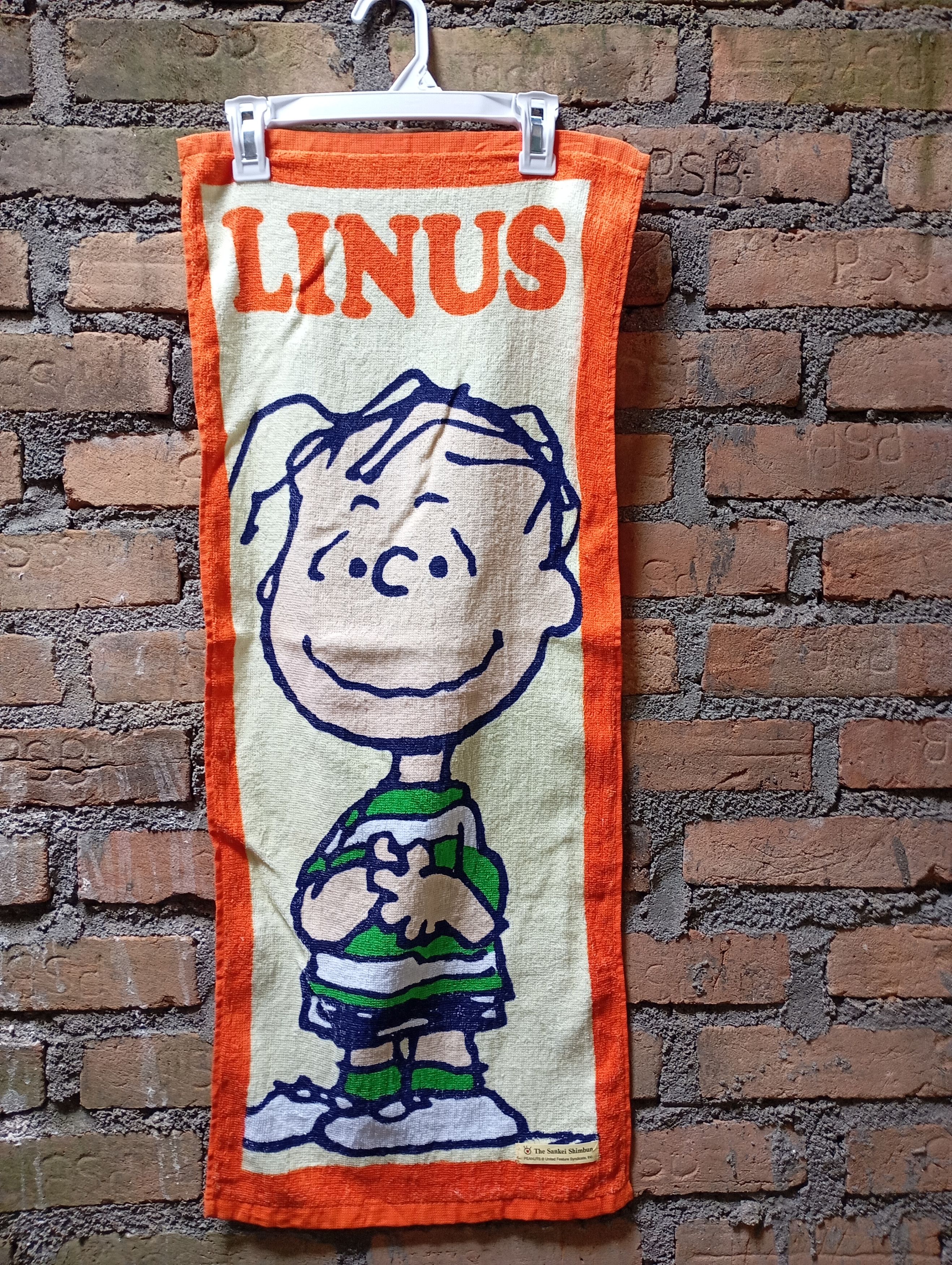 Peanuts Vintage Peanuts Linus Hand Towel Size ONE SIZE - 1 Thumbnail