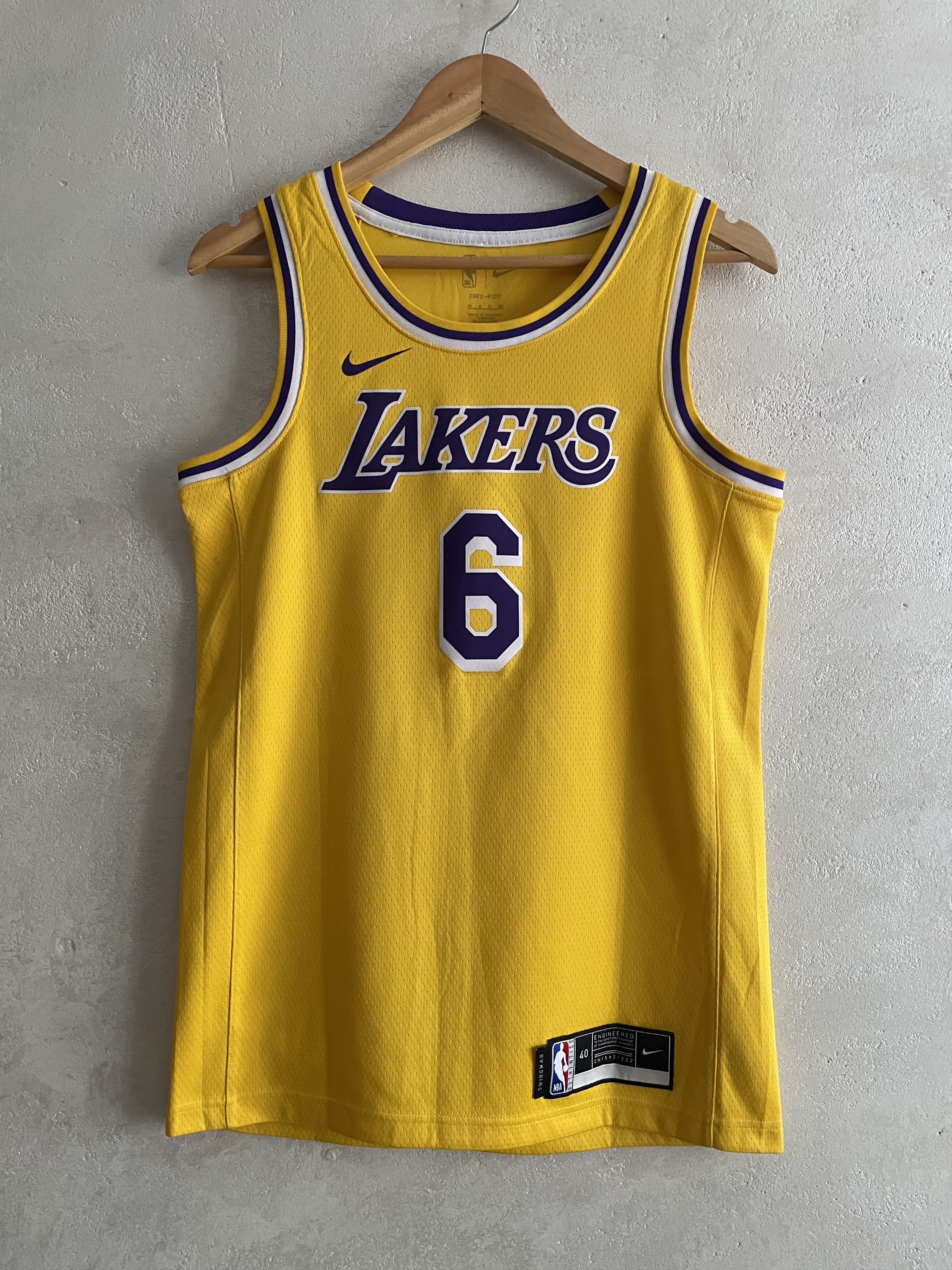 Nike Los Angeles Lakers Lebron James NBA Swingman Jersey Size US S / EU 44-46 / 1 - 1 Thumbnail