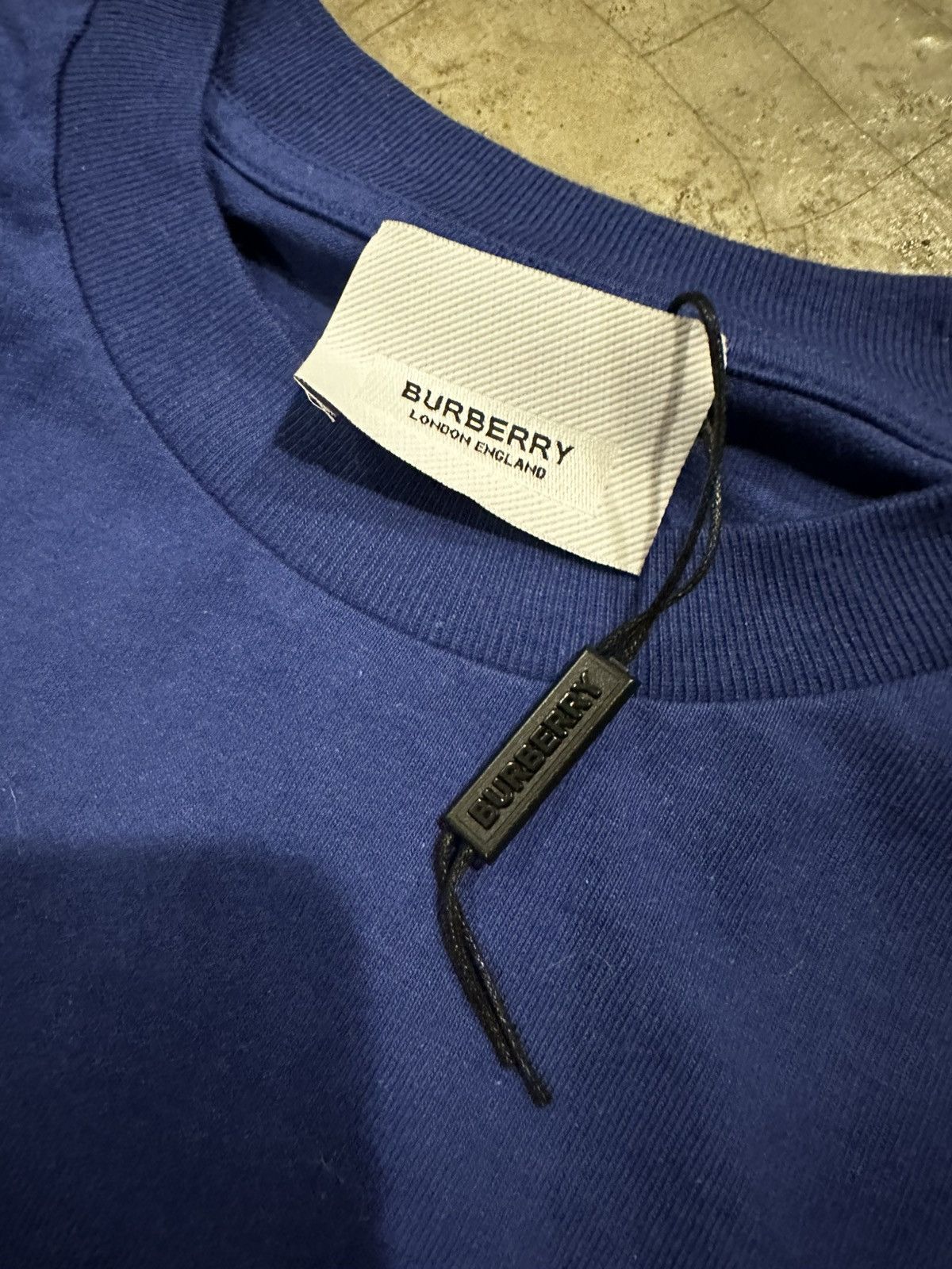 Burberry Burberry Chenille Logo T Shirt Size US M / EU 48-50 / 2 - 3 Thumbnail