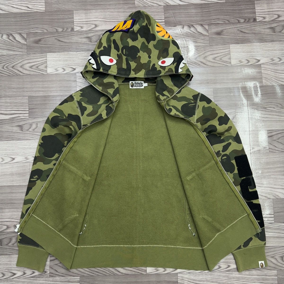 Bape Bape Shark Hoodie With Removable Patches Size L Size US L / EU 52-54 / 3 - 3 Thumbnail