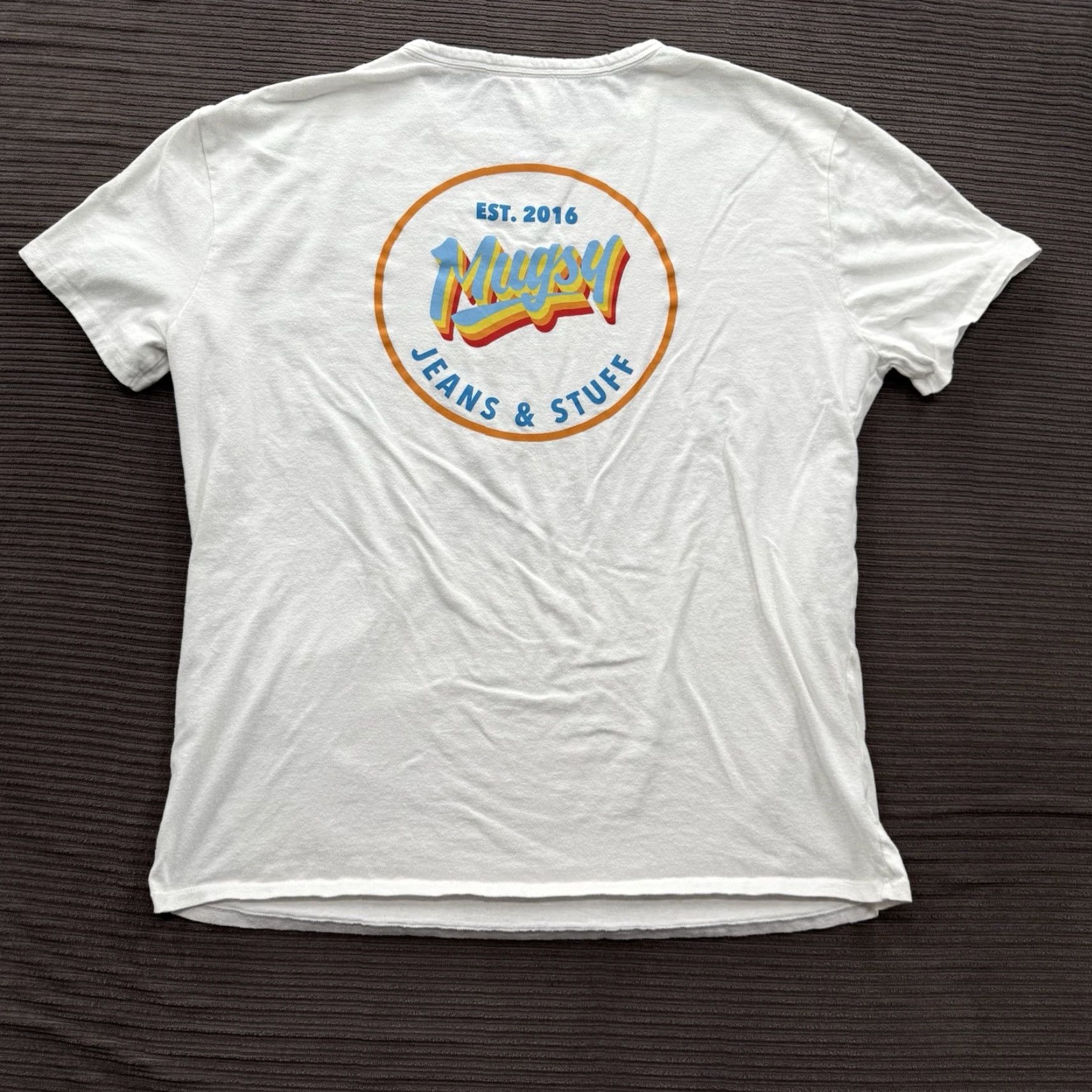 Vintage Mugsy T-Shirt Men 2XL White Cotton Short Sleeve Crew Neck Logo Casual Size US XXL / EU 58 / 5 - 2 Thumbnail
