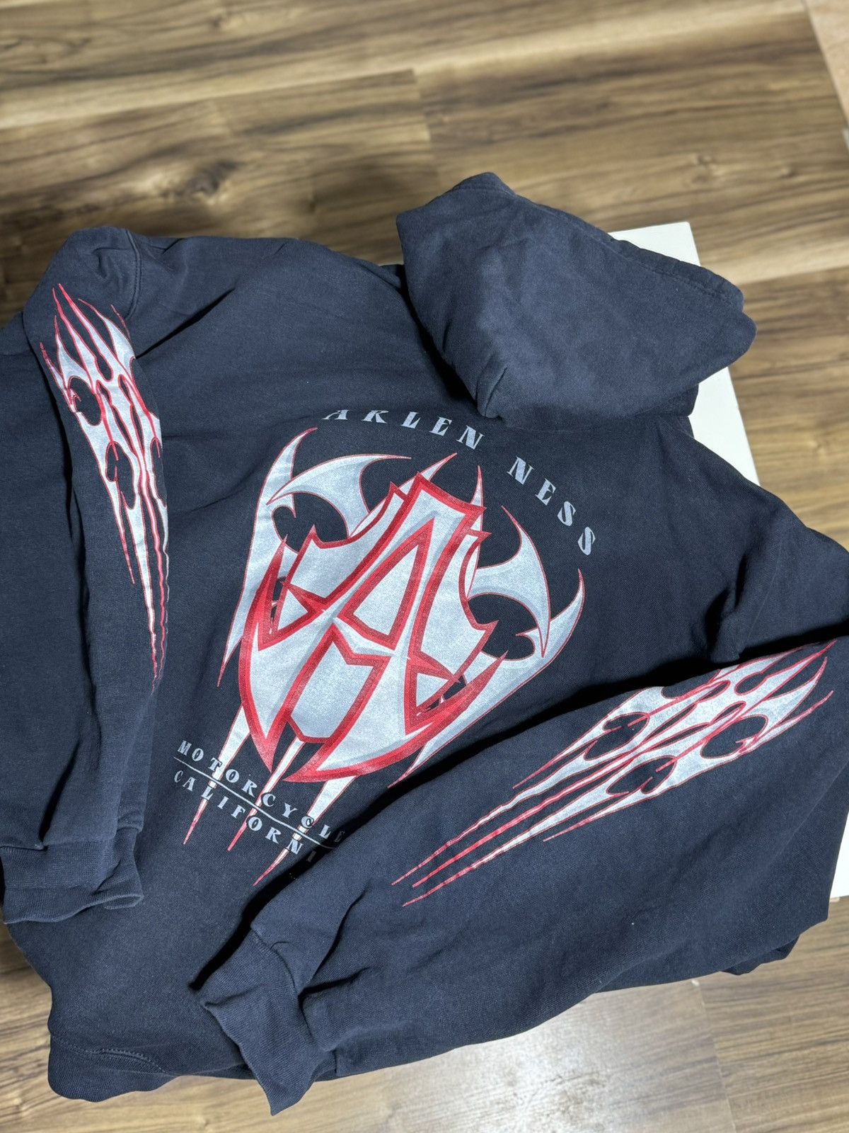 Vintage Vintage 90s Arlen Ness Grunge Faded Printed Hoodie allstyle Size US XL / EU 56 / 4 - 2 Thumbnail