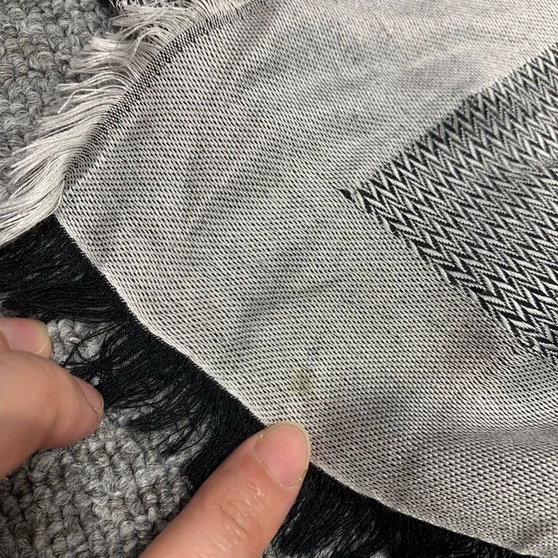 Louis Vuitton Louis Vuitton Grey presbyopic full print scarf Size ONE SIZE - 9 Thumbnail