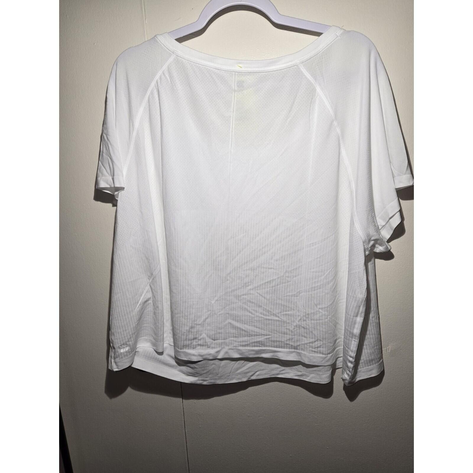Other All in Motion Womens 2X White Nylon Cropped Athletic Tee Size XXL / US 16-18 / IT 52-54 - 2 Thumbnail