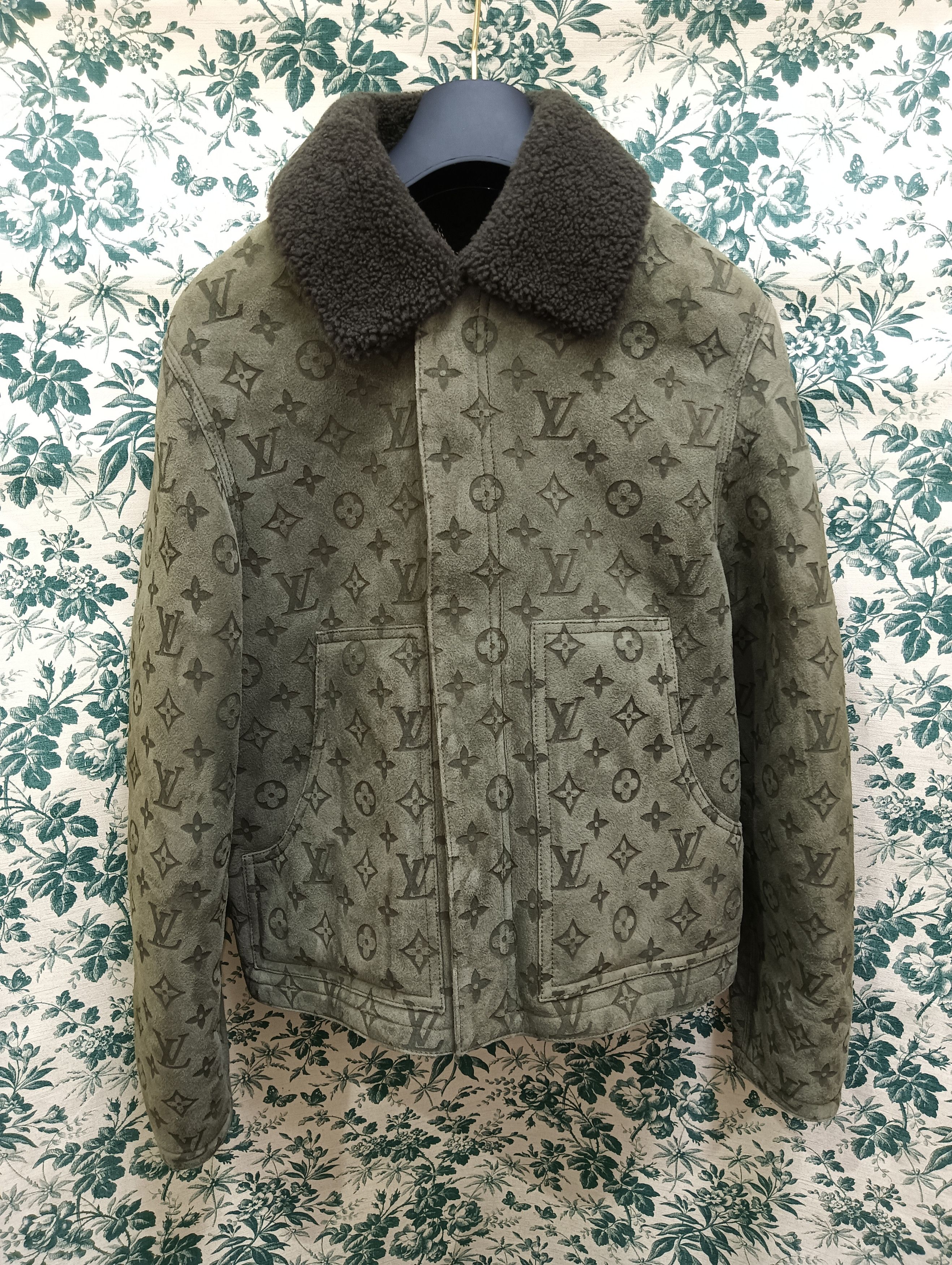 Louis Vuitton LVSE Monogram Embossed Shearling Jacket Size US S / EU 44-46 / 1 - 1 Thumbnail