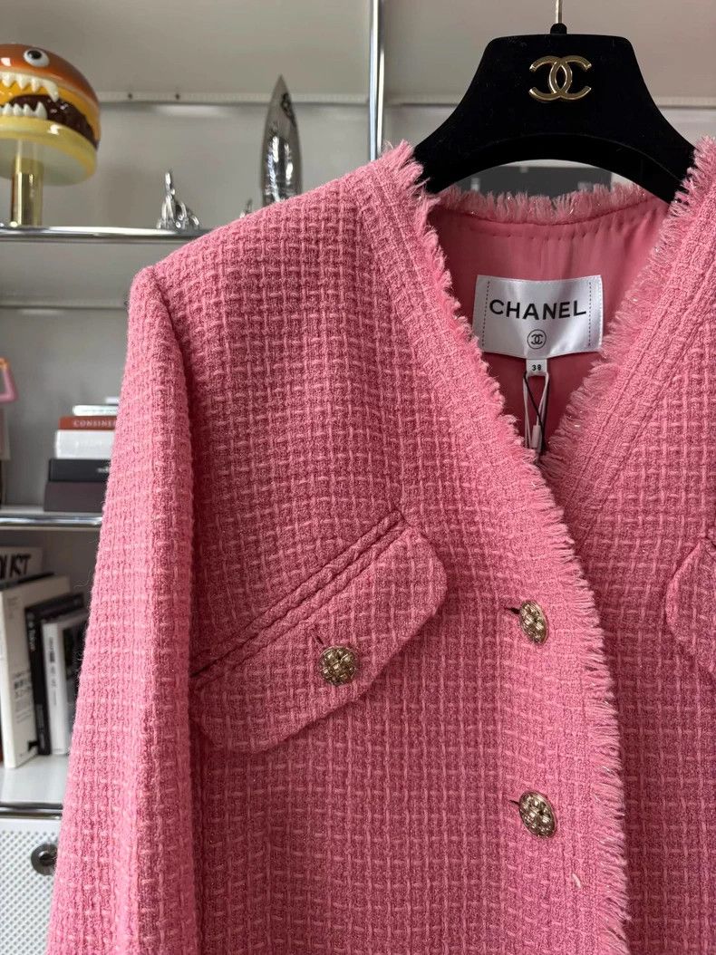 Chanel Chanel 20A pink V-neck four-pocket tassel edge rose gold b Size XS / US 0-2 / IT 36-38 - 2 Thumbnail