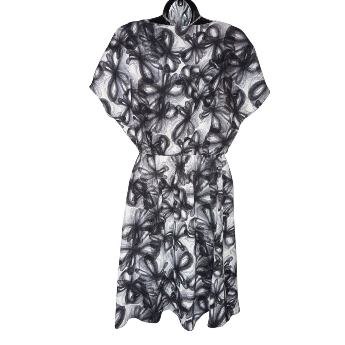Alice + Olivia Alice + Olivia black and white floral mini dress Size S / US 4 / IT 40 - 6 Thumbnail