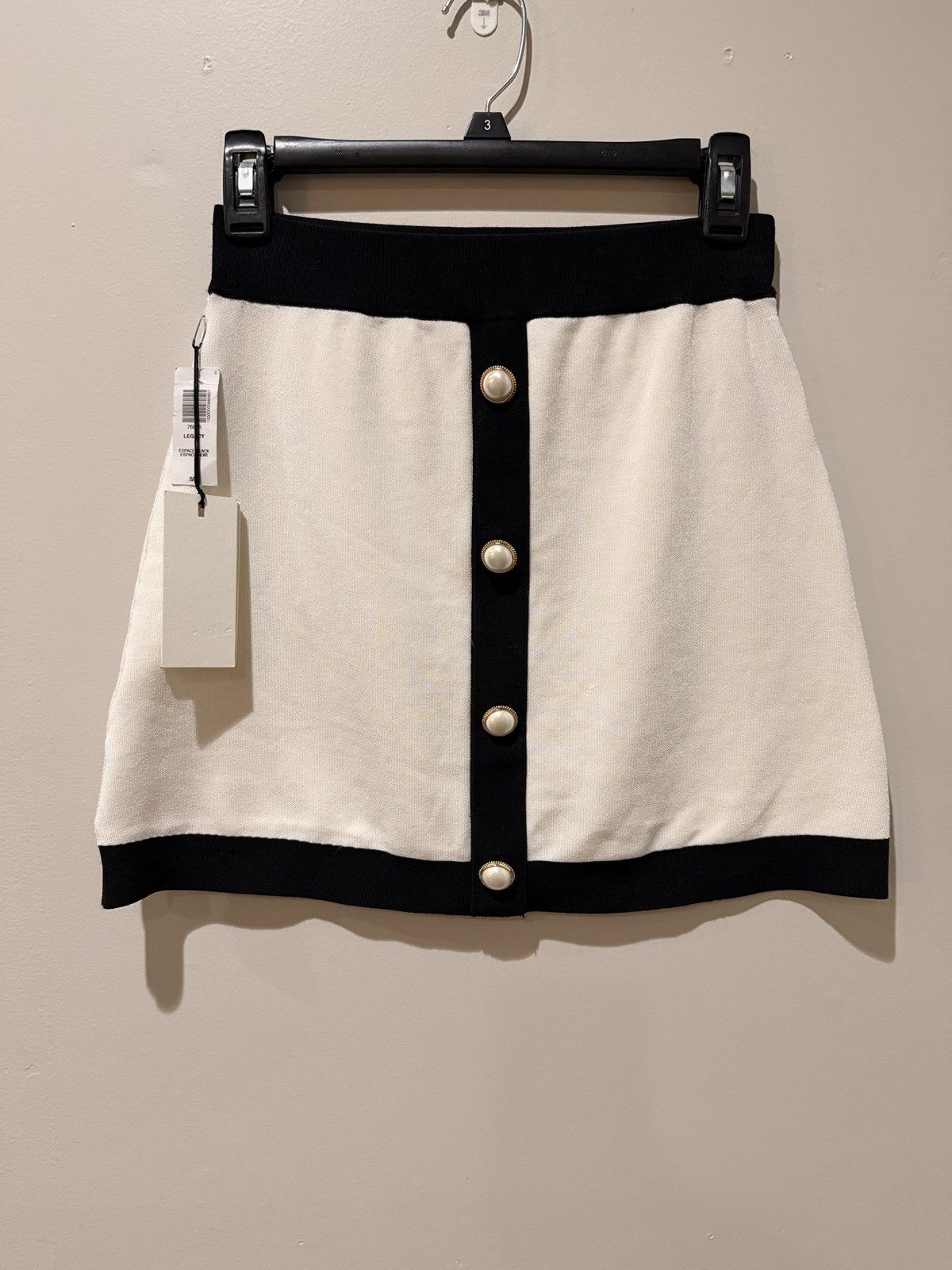 Aritzia Babaton Legecy Aritzia Cream Contrast Trim Skirt Elegant Size 28" / US 6 / IT 42 - 1 Thumbnail