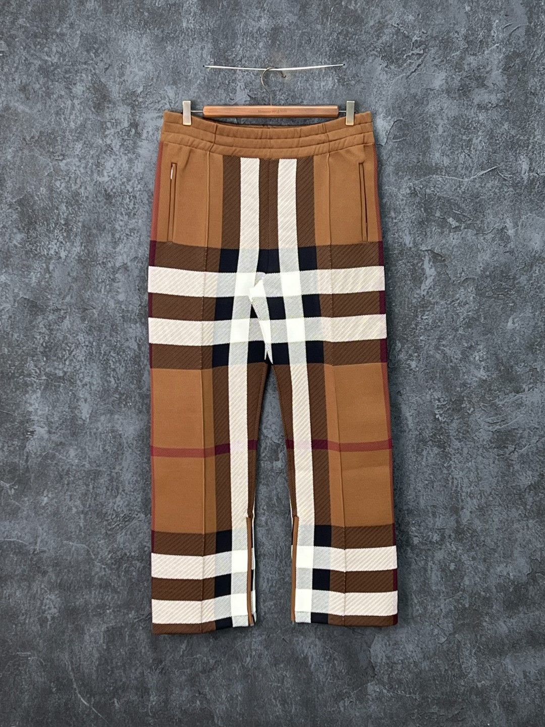 Burberry Burberry Plaid Casual Pants 32 Men Size US 32 / EU 48 - 1 Thumbnail