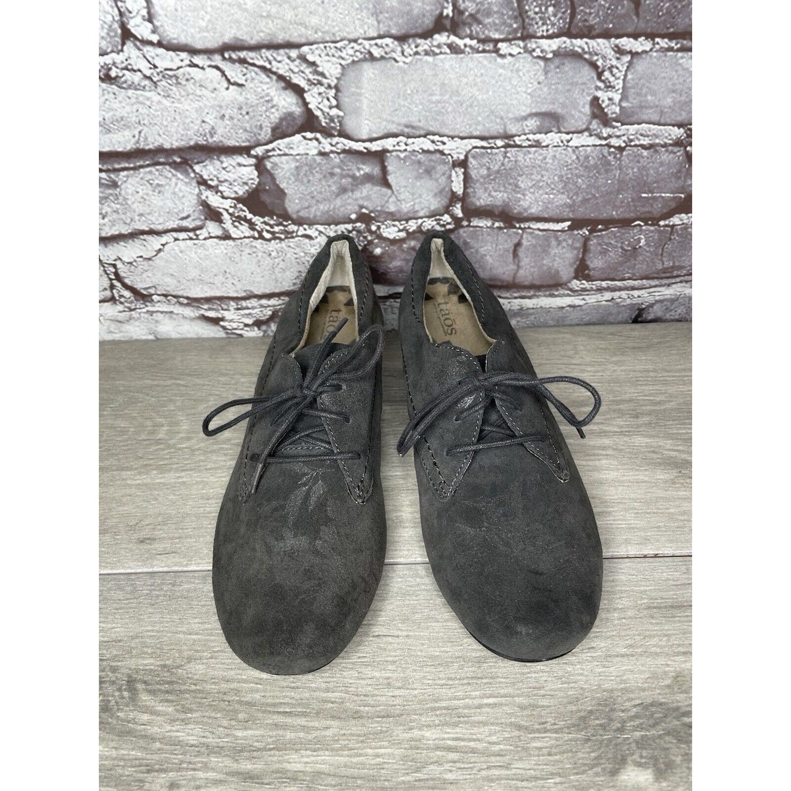 Other Taos Gray Suede Cobbler Lace Up Oxford Metallic Floral Women Size US 7.5 / IT 37.5 - 2 Thumbnail