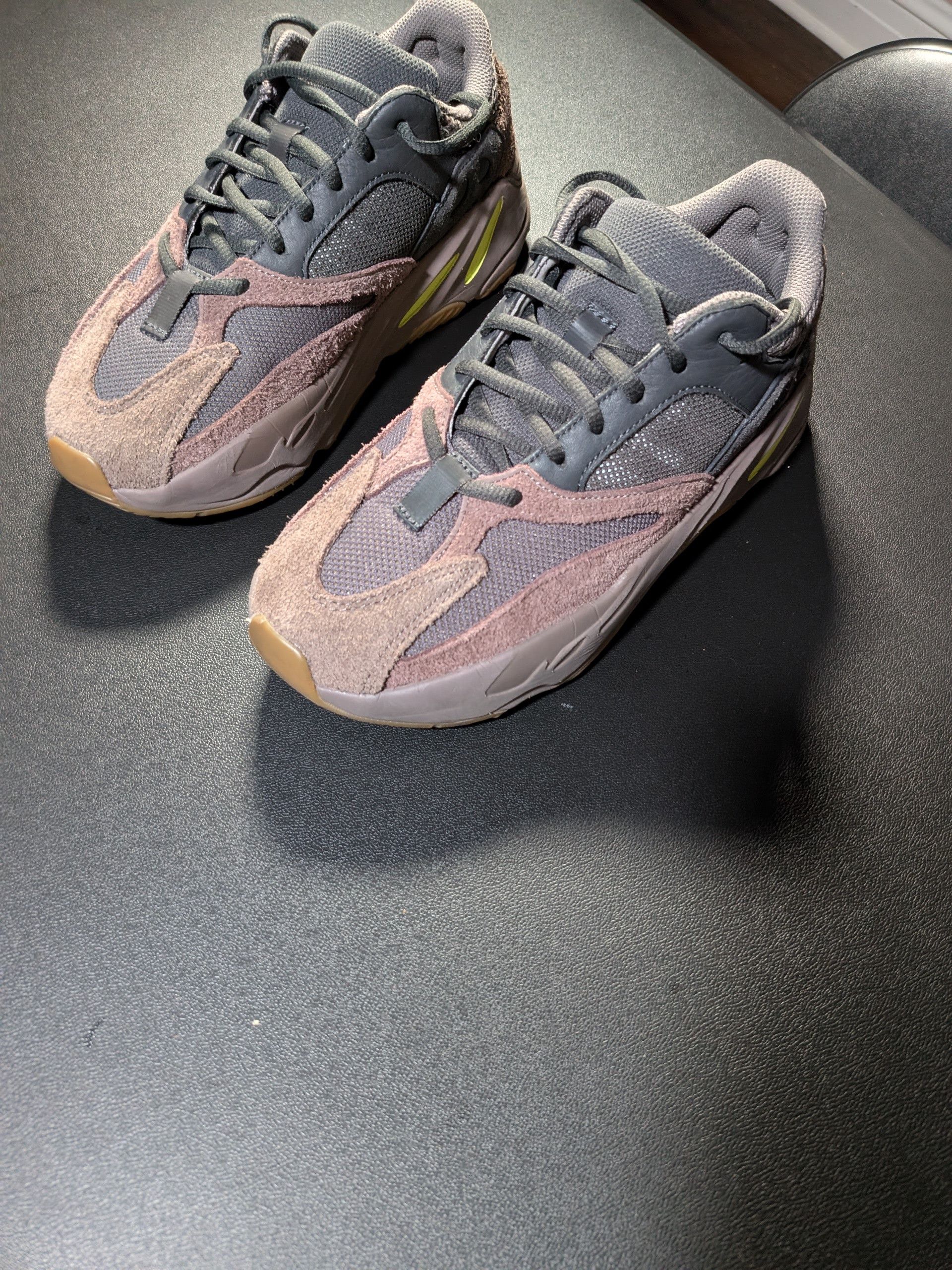 Yeezy Adidas Yeezy Boost 700 Mauve V1 Size US 7 / EU 40 - 8 Thumbnail