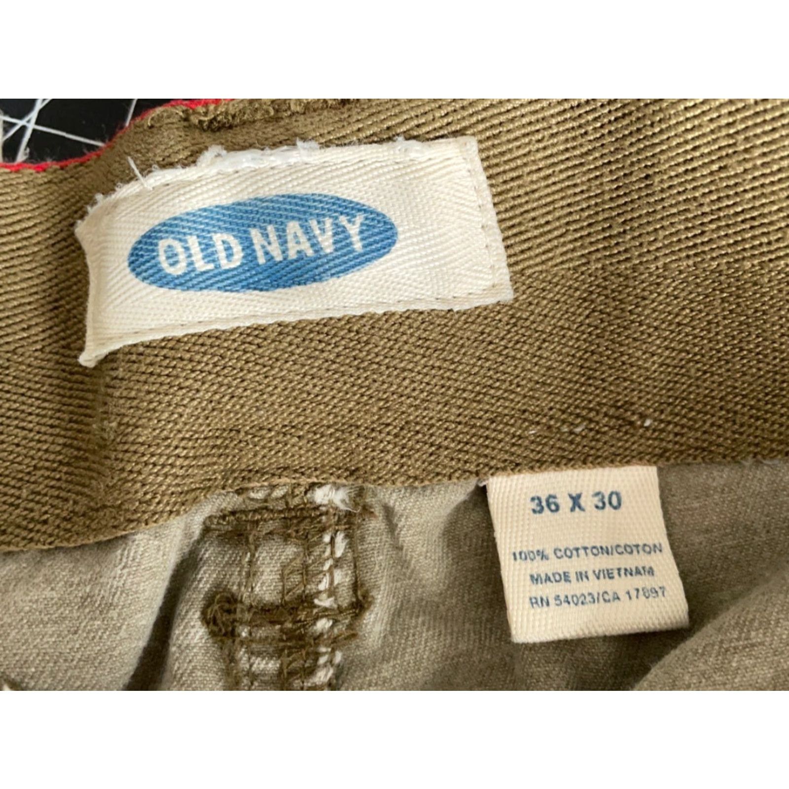 Old Navy VINTAGE Old Navy Cargo Pants Mens 36 x 30 Belted Army Style 38 x 28 Green Cotton Cargo Pocket Straight Regular Waist 38 Inseam 28 Modern Vintage? Size US 38 / EU 54 - 3 Thumbnail