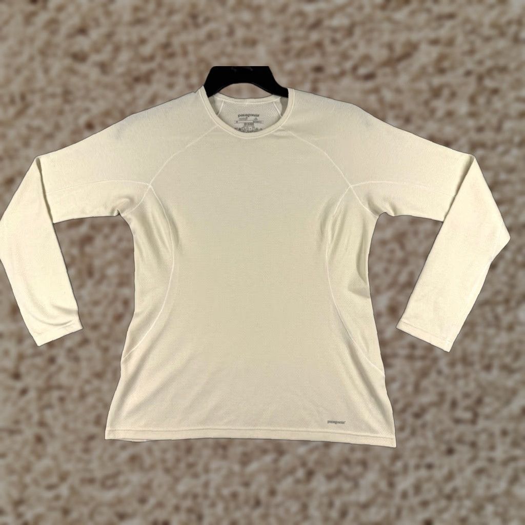 Patagonia Patagonia Shirt Womens Medium Yellow Capilene 3 Midweight Crew Long Sleeve Poly Shirt Womens Medium Yellow Capilene 3 Midweight Crew Long Sleeve Poly Size M / US 6-8 / IT 42-44 - 1 Thumbnail