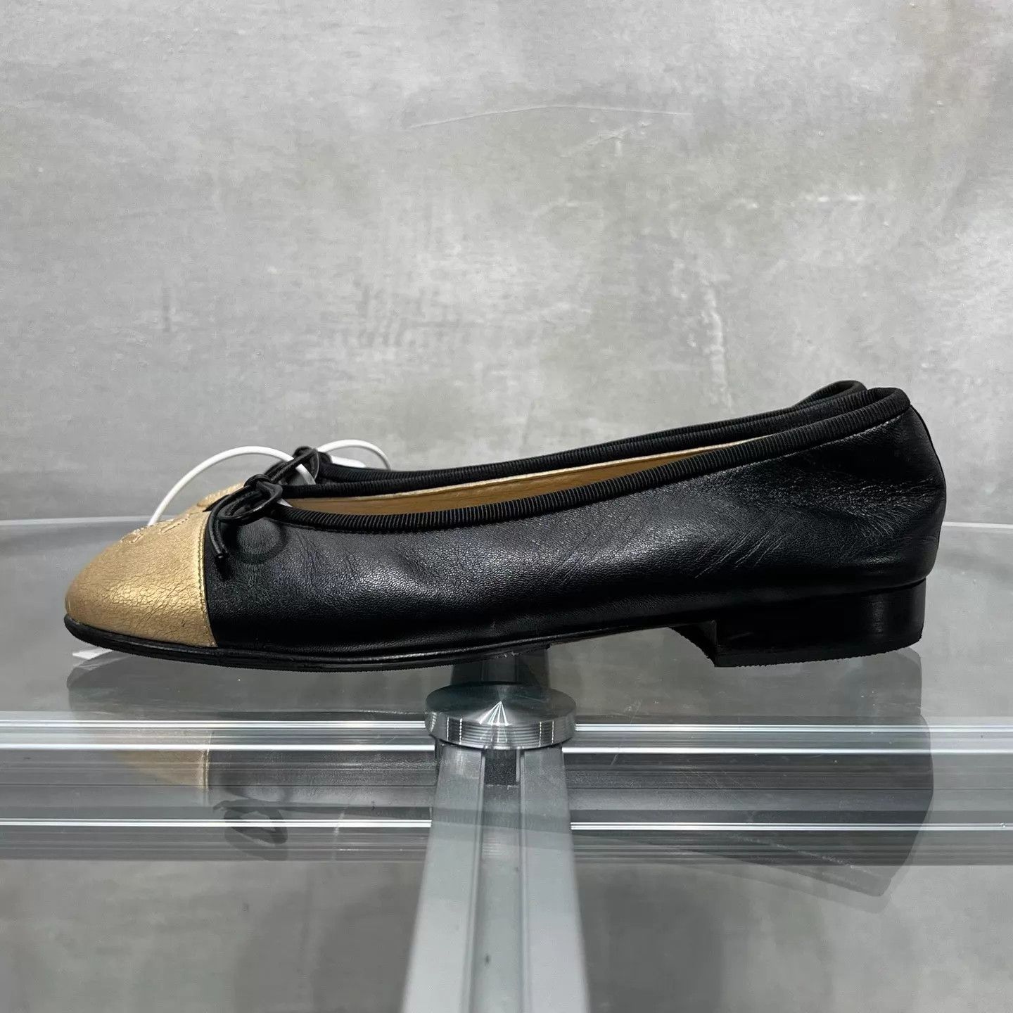Chanel Chanel Black & Gold Ballet Flats 37 YH25981 Size US 6.5 / IT 36.5 - 3 Thumbnail