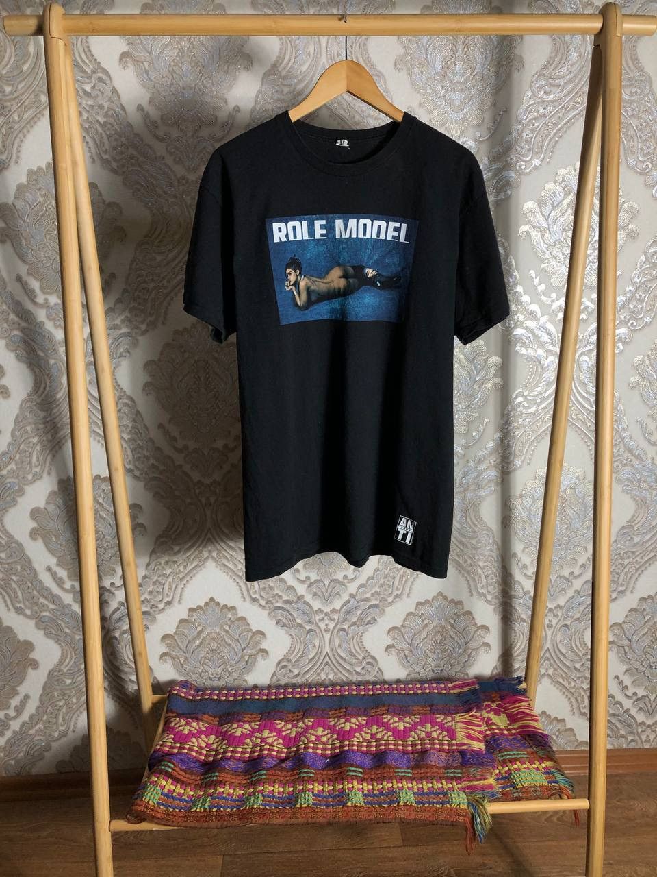 Rap Tees VINTAGE RIHANNA SEXY BIG LOGO T-SHIRT HIP HOP CASUAL Y2K 90s Size US L / EU 52-54 / 3 - 1 Thumbnail