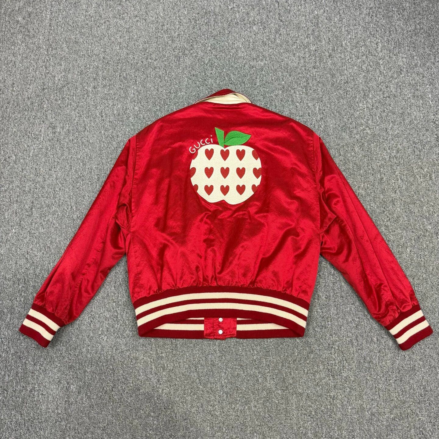 Gucci Gucci Qixi Apple-embroidered Red Silk Baseball Jacket 48 Size XL / US 12-14 / IT 48-50 - 2 Thumbnail