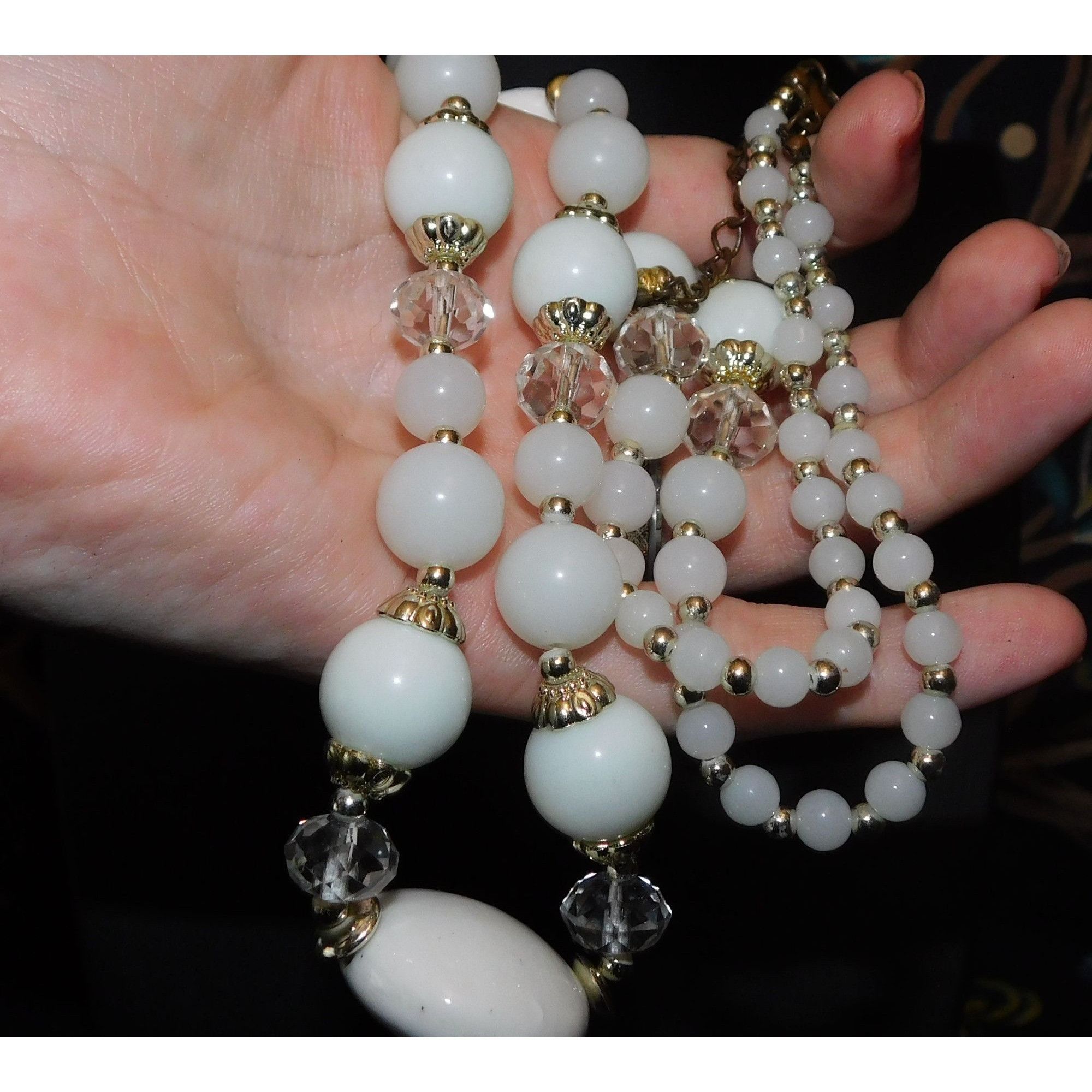 Other Elegant Retro White And Silver Tone Glass Beaded Necklace Size ONE SIZE - 2 Thumbnail