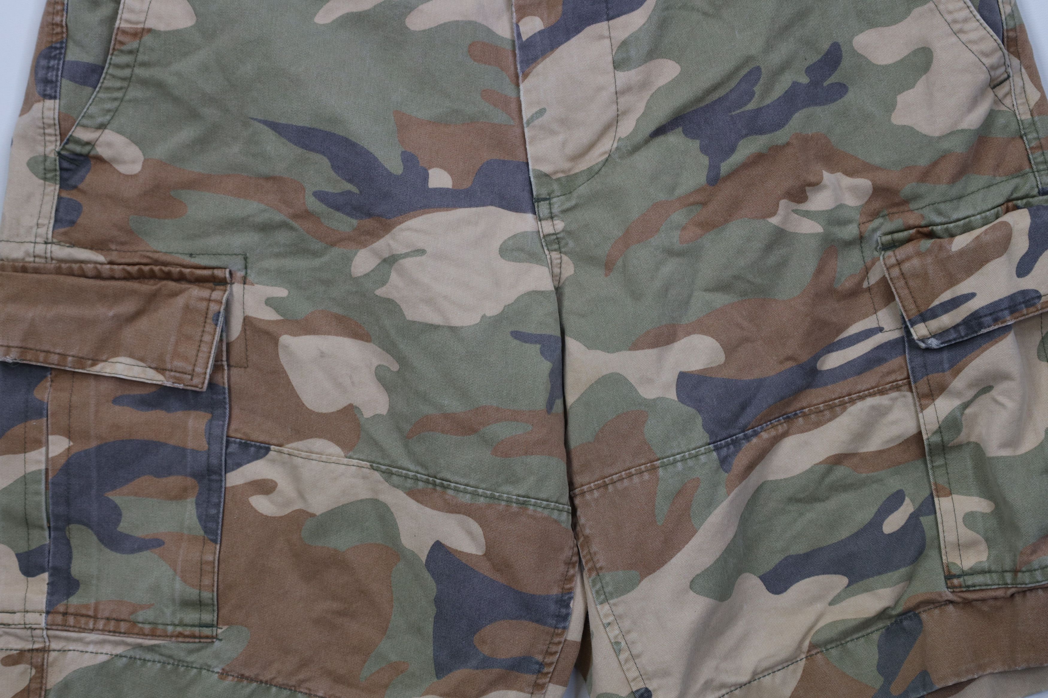 Gap Vintage Y2K Gap Military Surplus Camouflage Cargo Shorts Size US 33 - 3 Thumbnail
