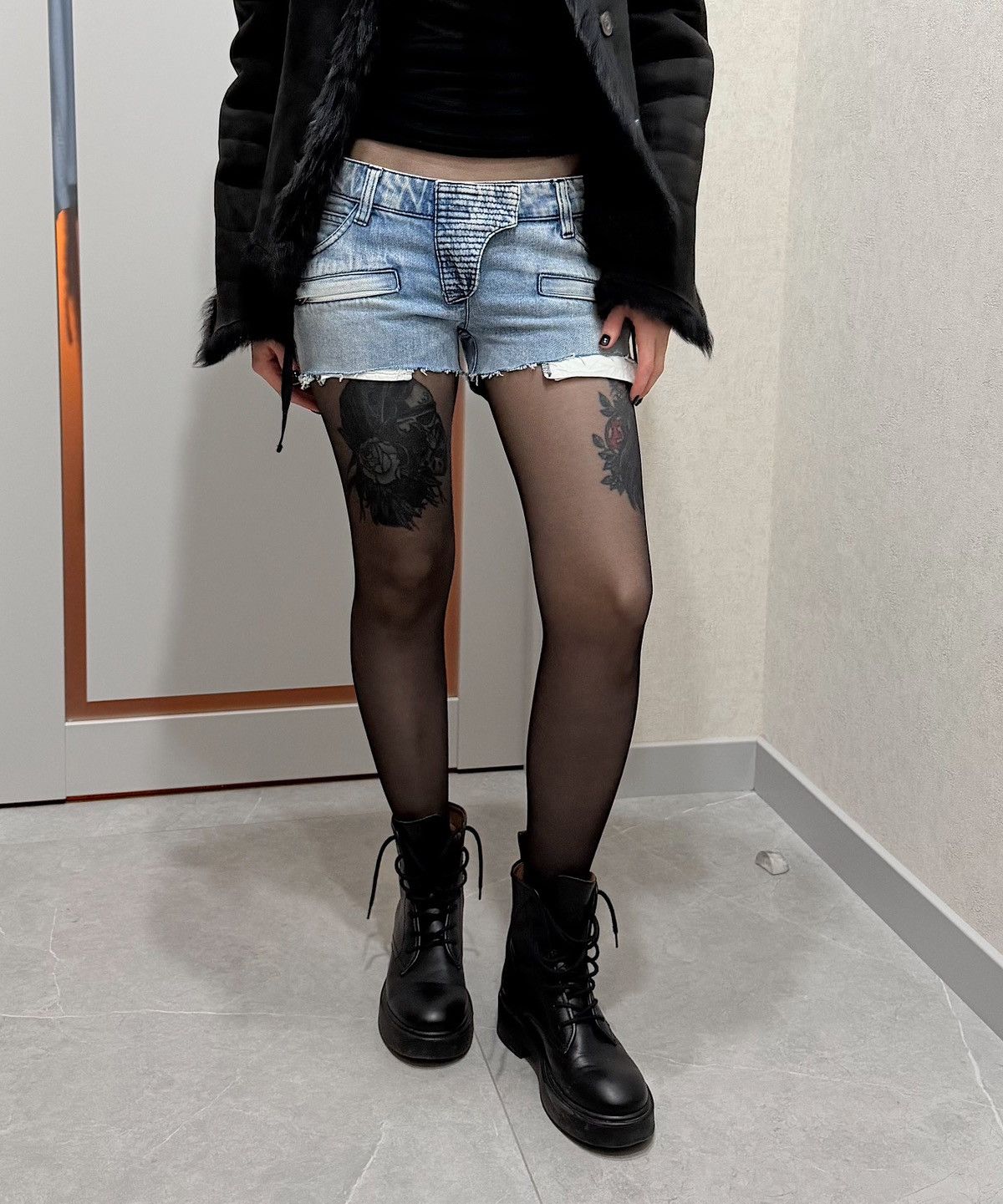 Balmain BALMAIN Decarnin SS 2009 Biker Denim Distressed Shorts jeans Size 28" / US 6 / IT 42 - 4 Thumbnail