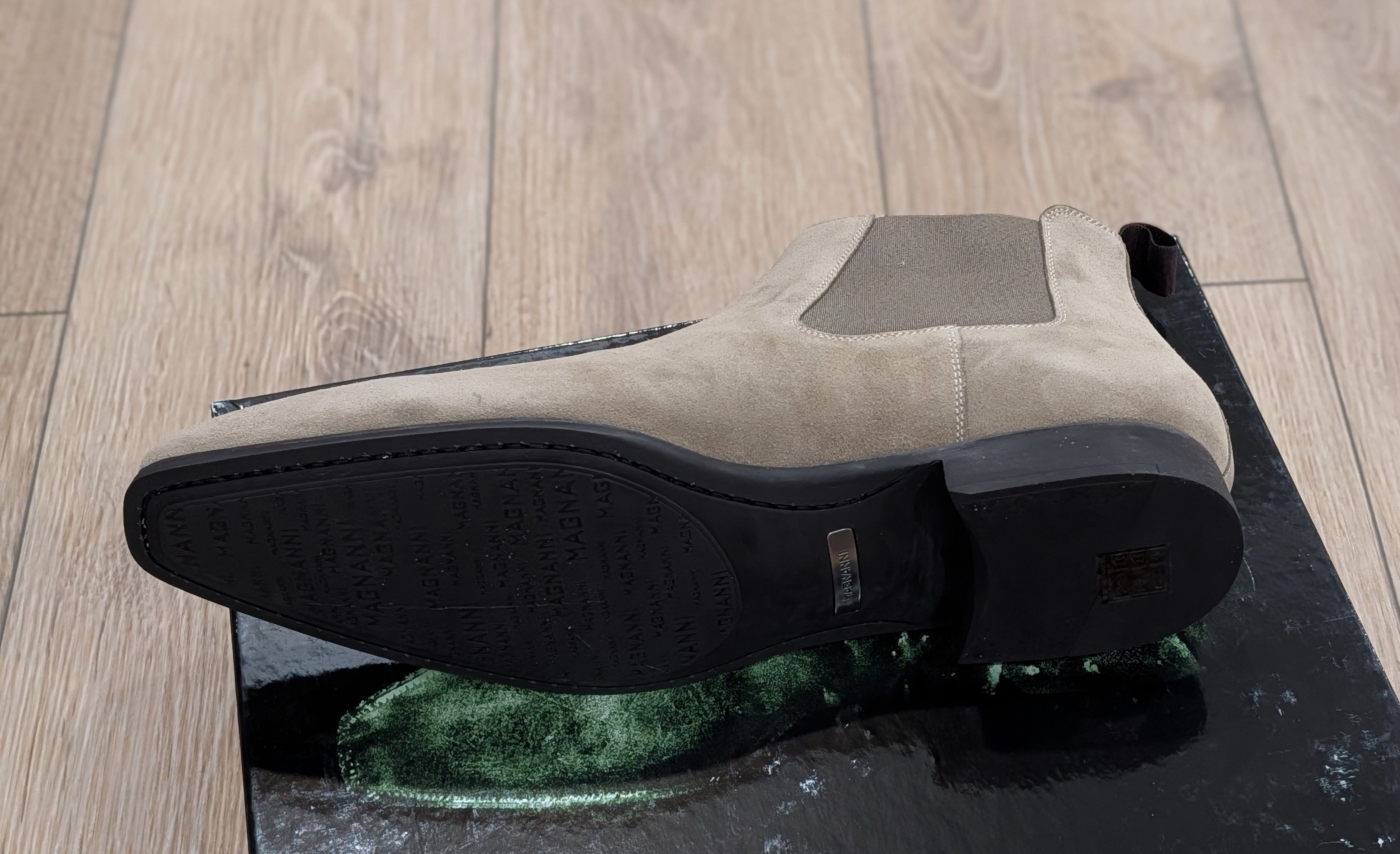 Magnanni Magnanni "Shaw" Suede Chelsea Boots Taupe US 11 Size US 11 / EU 44 - 5 Thumbnail