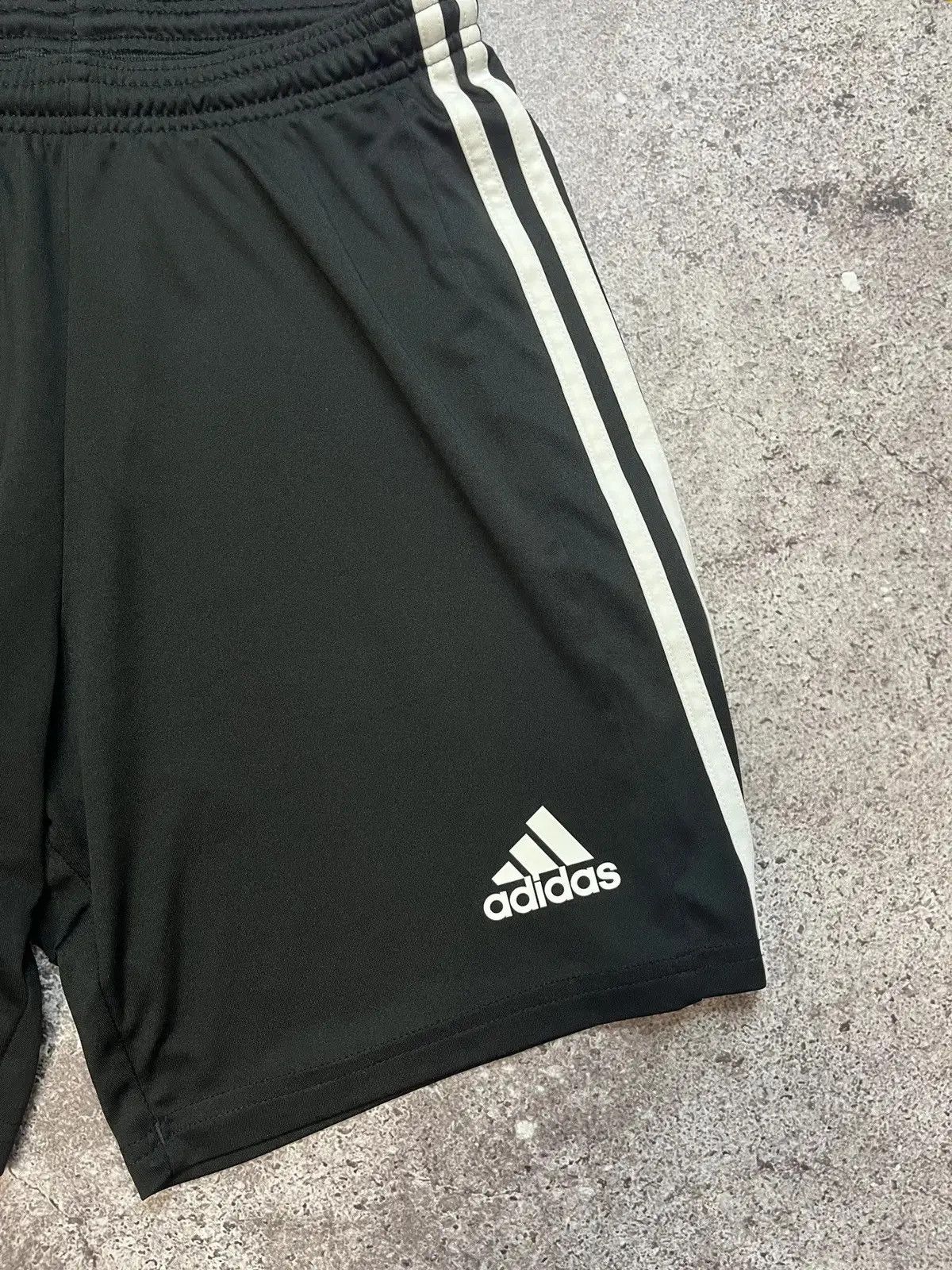 Adidas Adidas Vintage Shorts Size US 26 / EU 42 - 3 Thumbnail