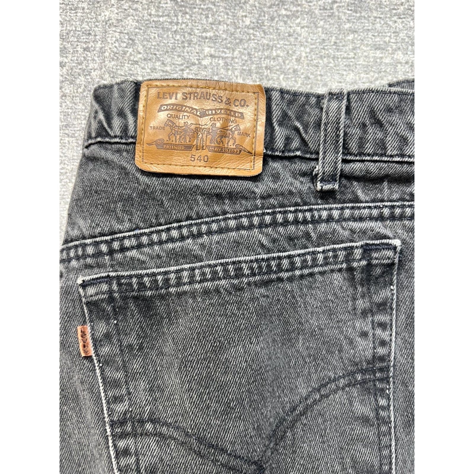Levi's VINTAGE Levi's 540 Jeans Mens 35x30 Black Relaxed Denim 5-Pocket USA Made 90s Straight Belt Loops Boys Mens Size US 35 - 2 Thumbnail