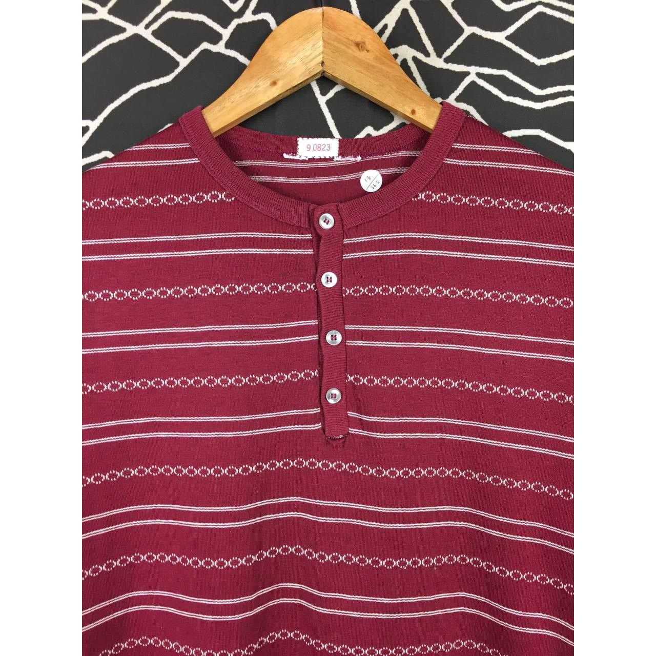 Vintage Vtg 90s Retro Style Patterned Single Stitch Henley Neck Tee Size US S / EU 44-46 / 1 - 3 Thumbnail