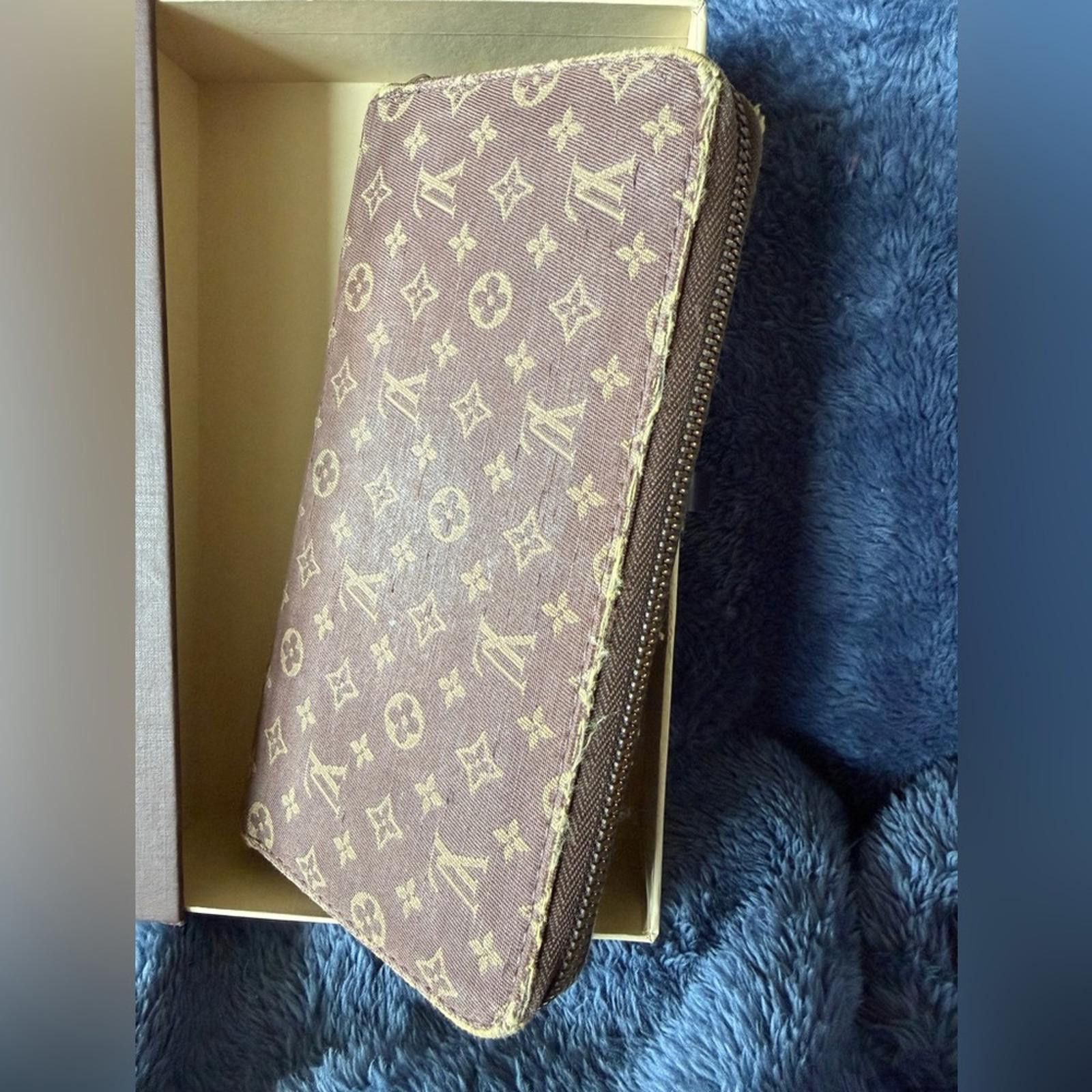 Louis Vuitton Louis Vuitton Monogram Denim Zippy Wallet in Brown and Tan Size ONE SIZE - 5 Thumbnail