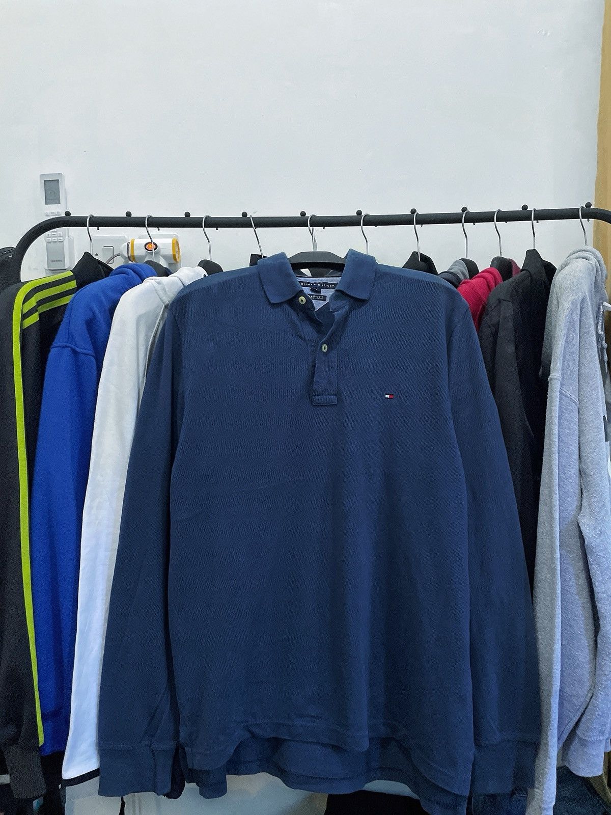 Tommy Hilfiger × Vintage Tommy Hilfiger Long Shirt Size US XL / EU 56 / 4 - 1 Thumbnail